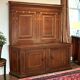 Ancien buffet avec étagère en noyer, Italie, XVIIe siècle