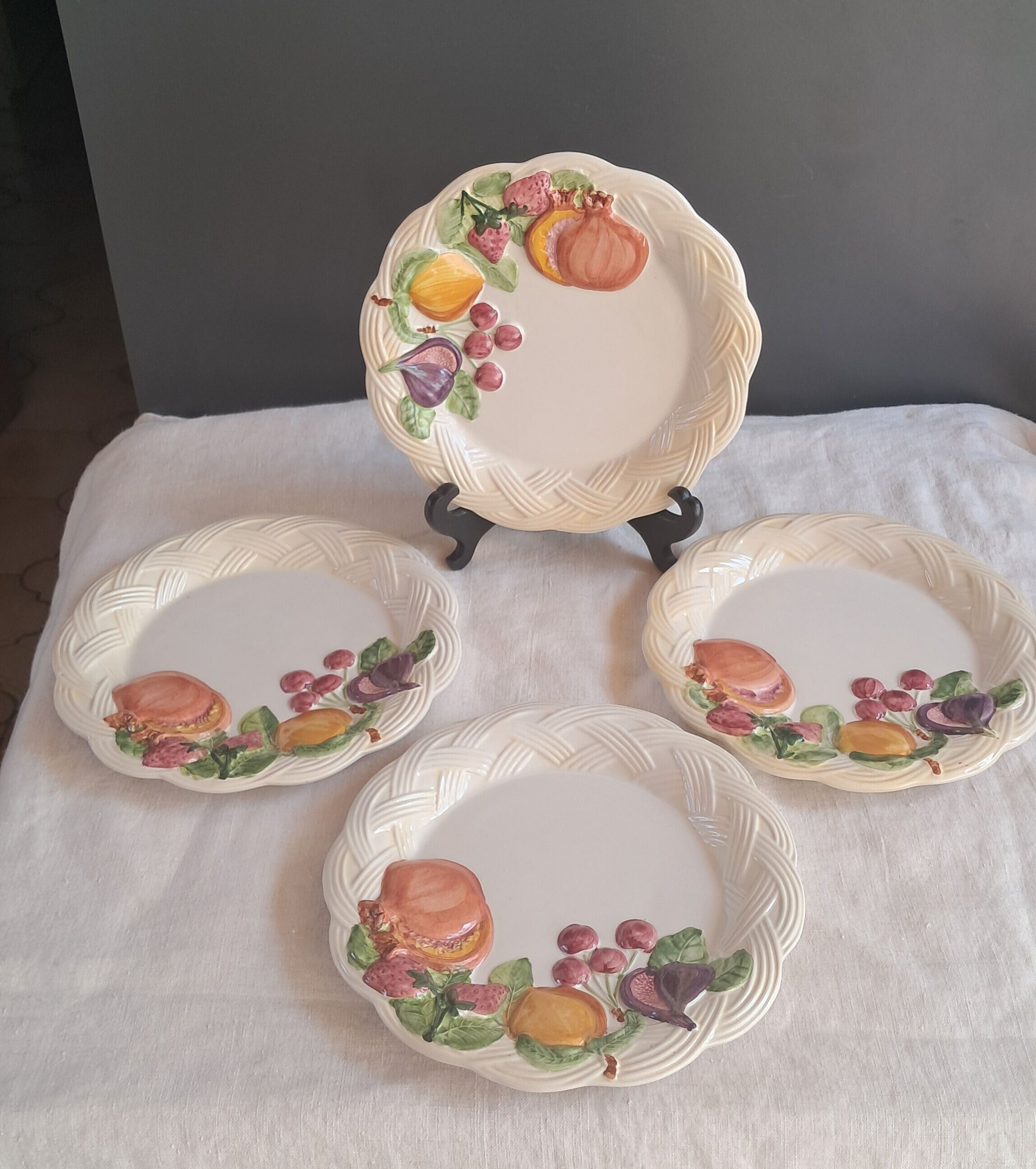 Assiettes à dessert en barbotine