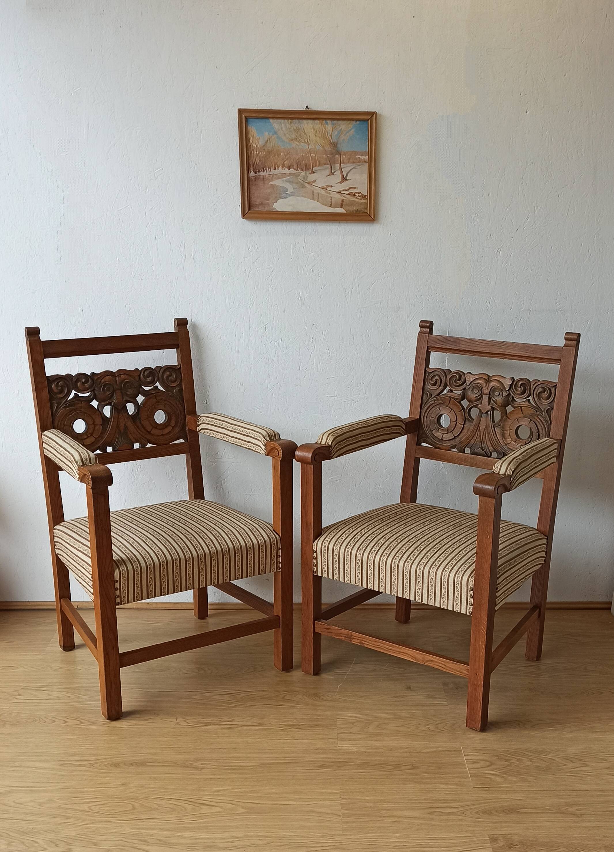 Pair of thrones vintage incredible chairs.