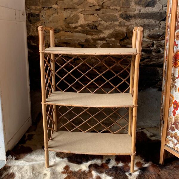 Étagère en rotin