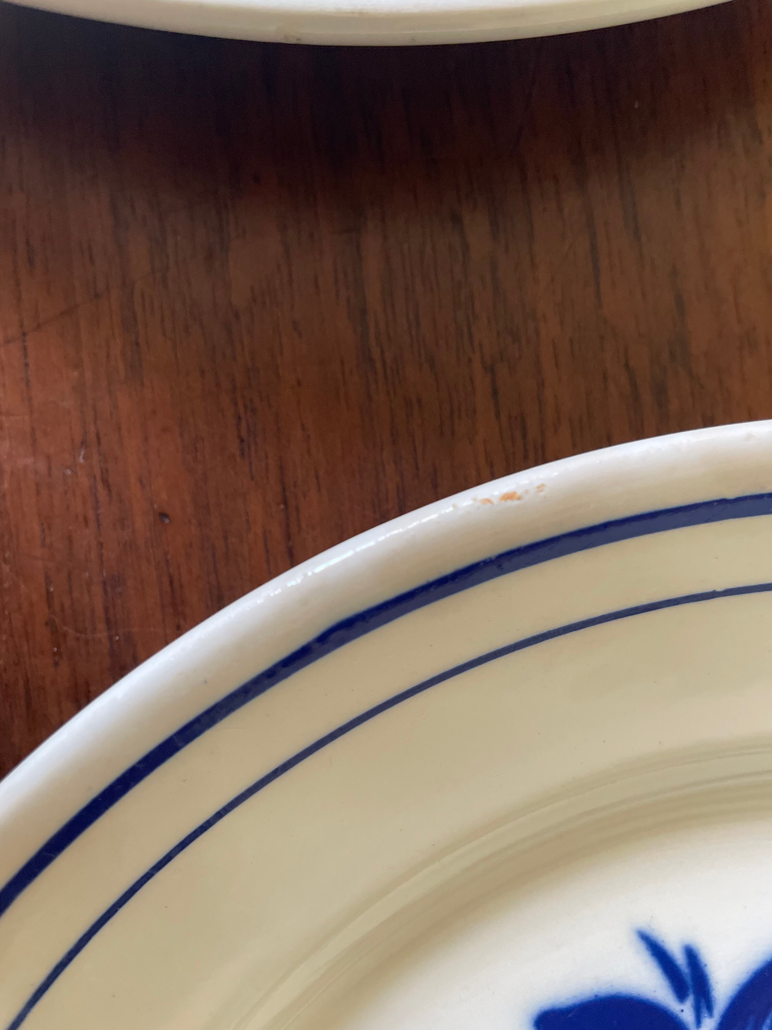 Set of 4 flat plates mismatched