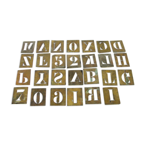 lot de 28 Lettrages pochoirs - anciens