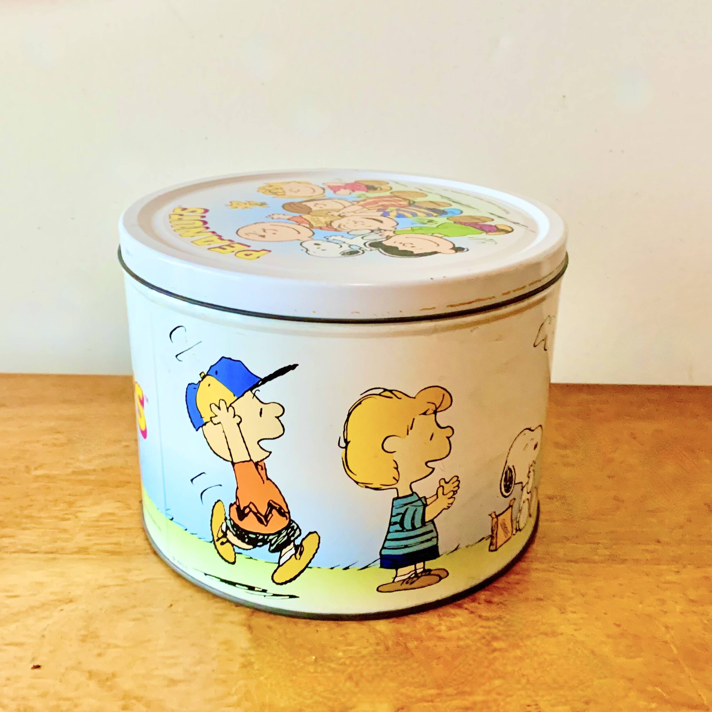Vintage Snoopy metal box