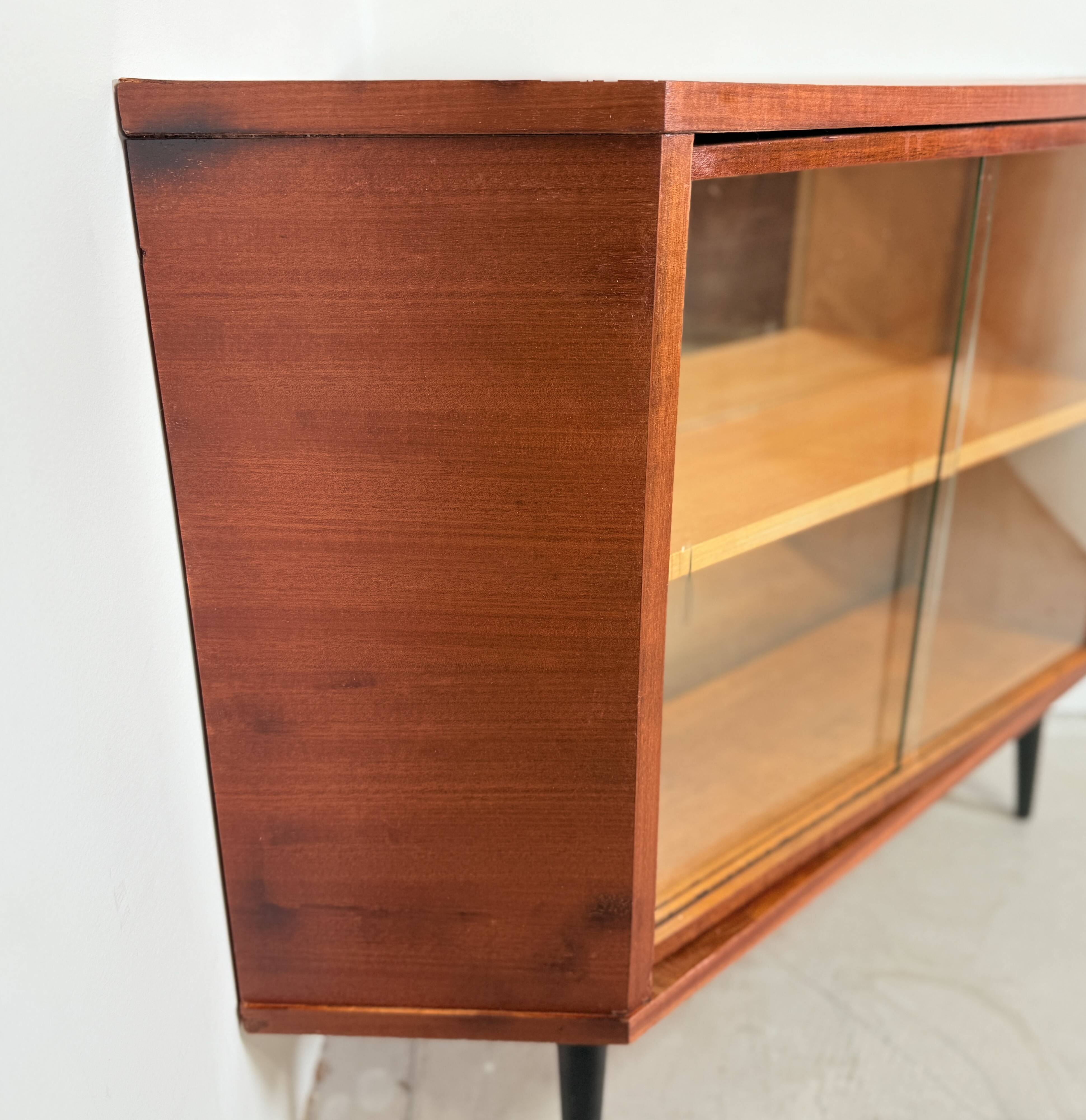 Vintage hoekkast met draaiende bar