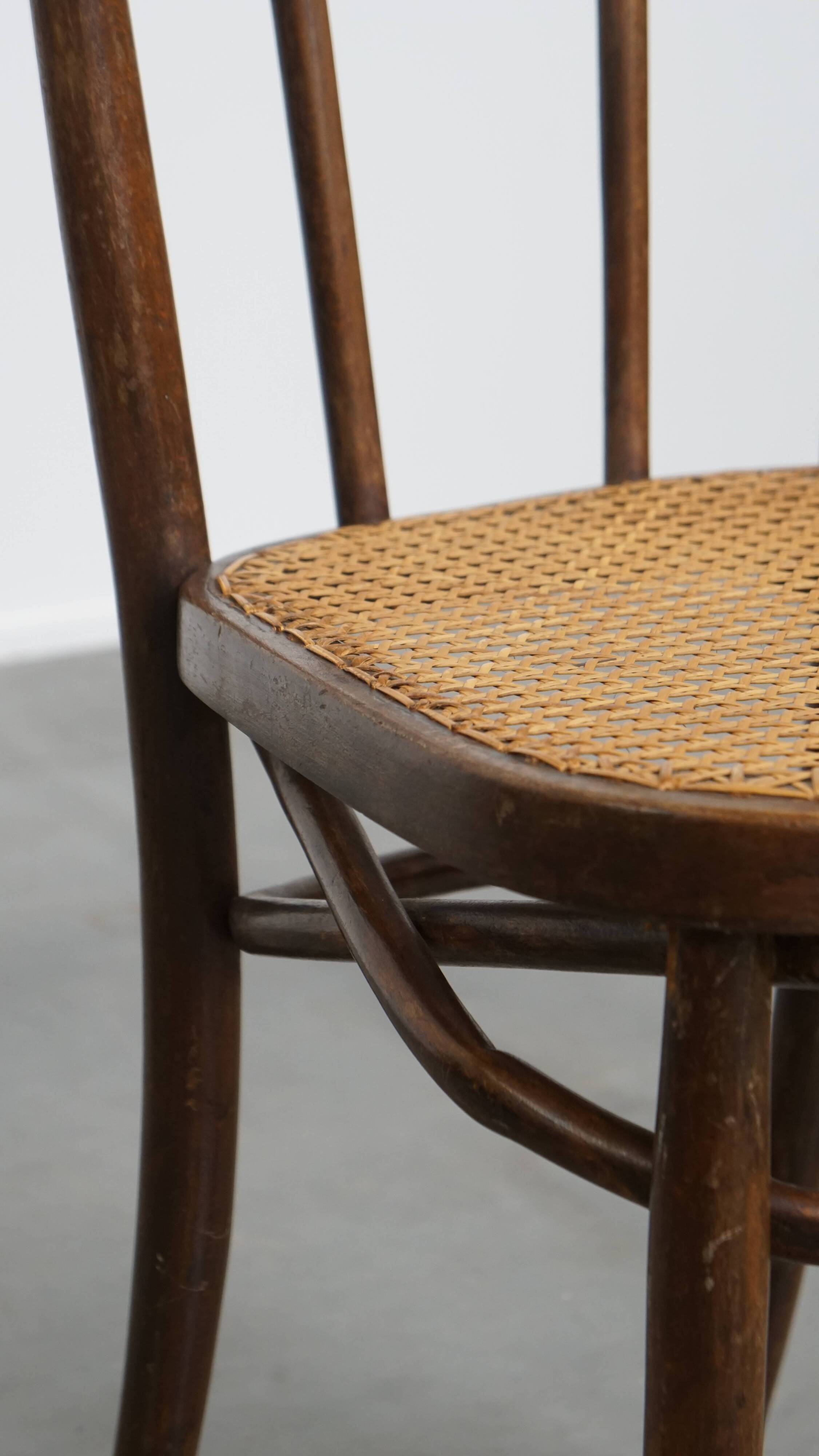 Chaise de bistrot avec assise en rotin tressé