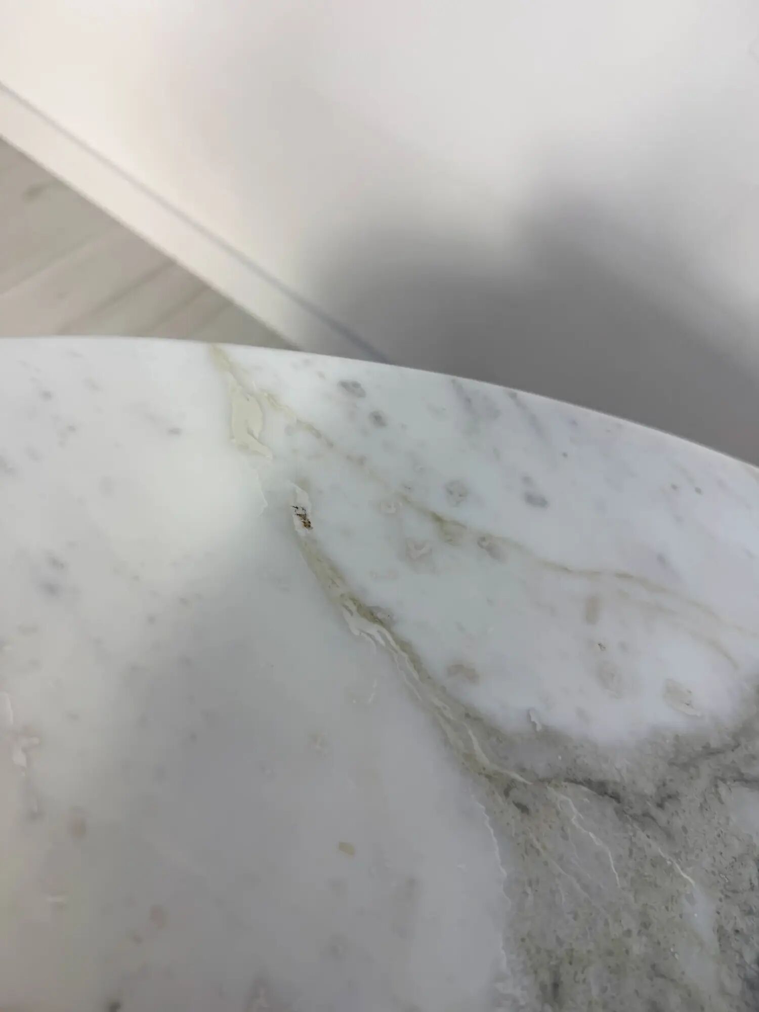 1960s oval marble dining table by Florence Knoll for Roche Bobois
