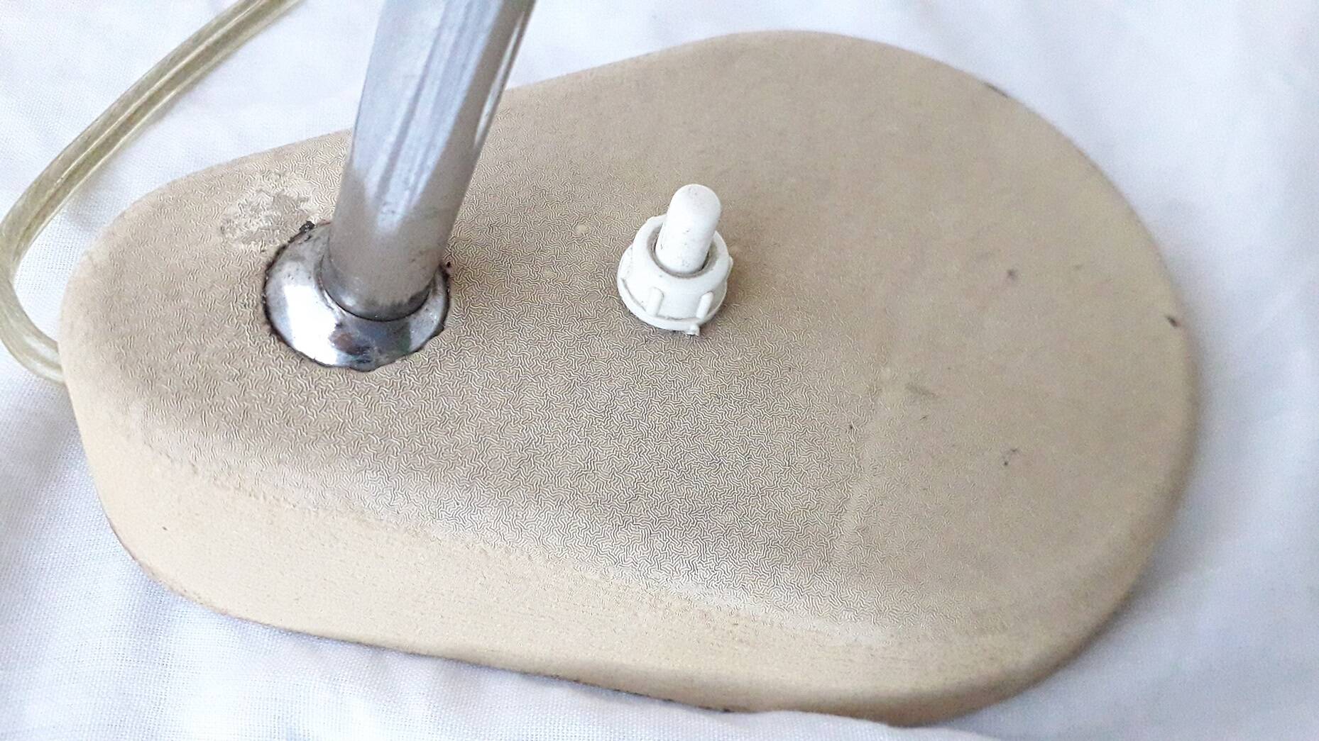 Articulated desk lamp