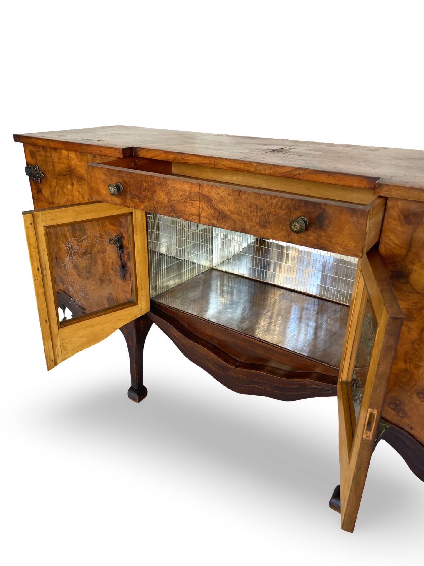 Buffet en noyer burr italien, années 1930.