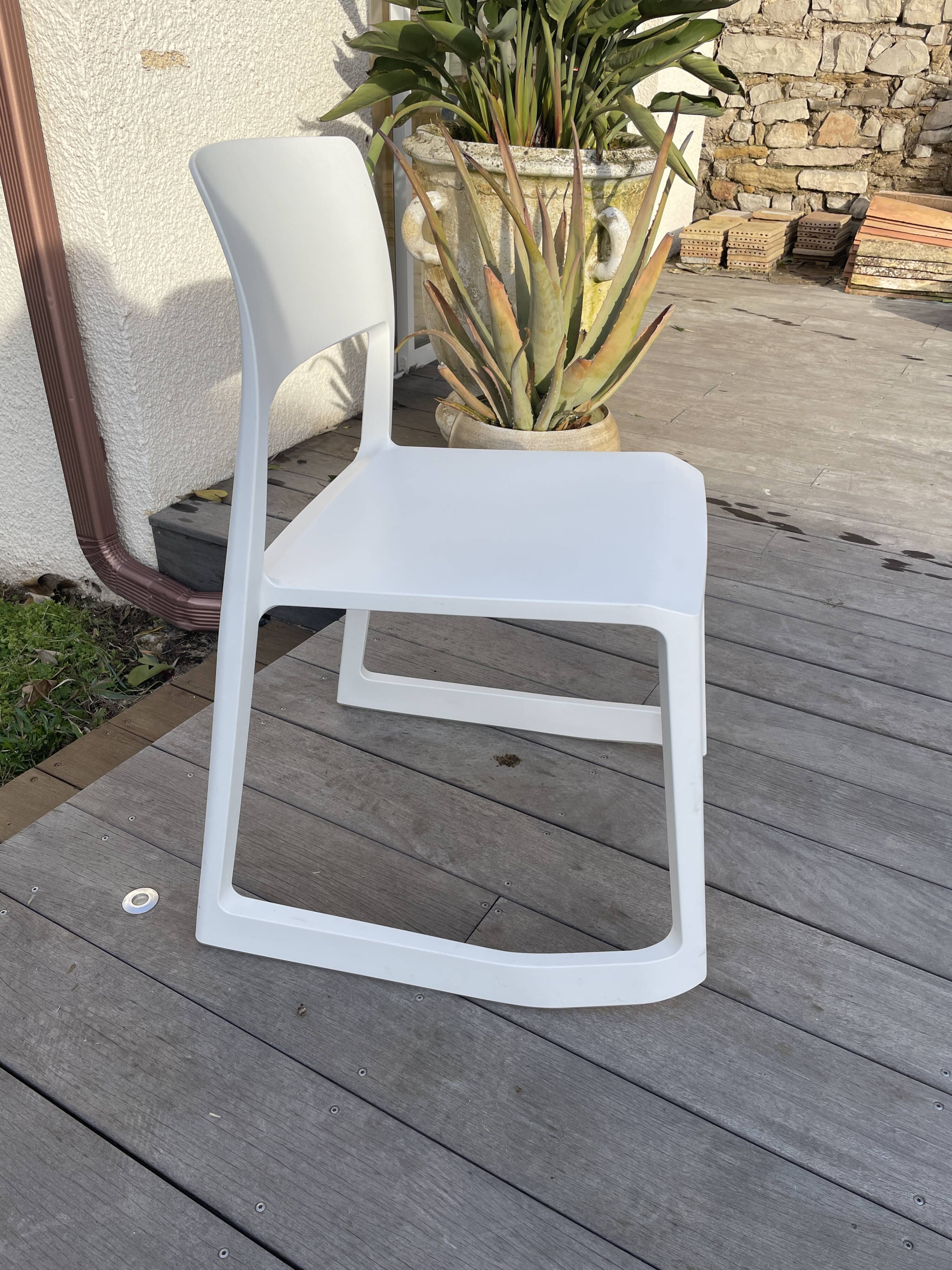 Vitra Tip Ton chair in white – design by Barber & Osgerby