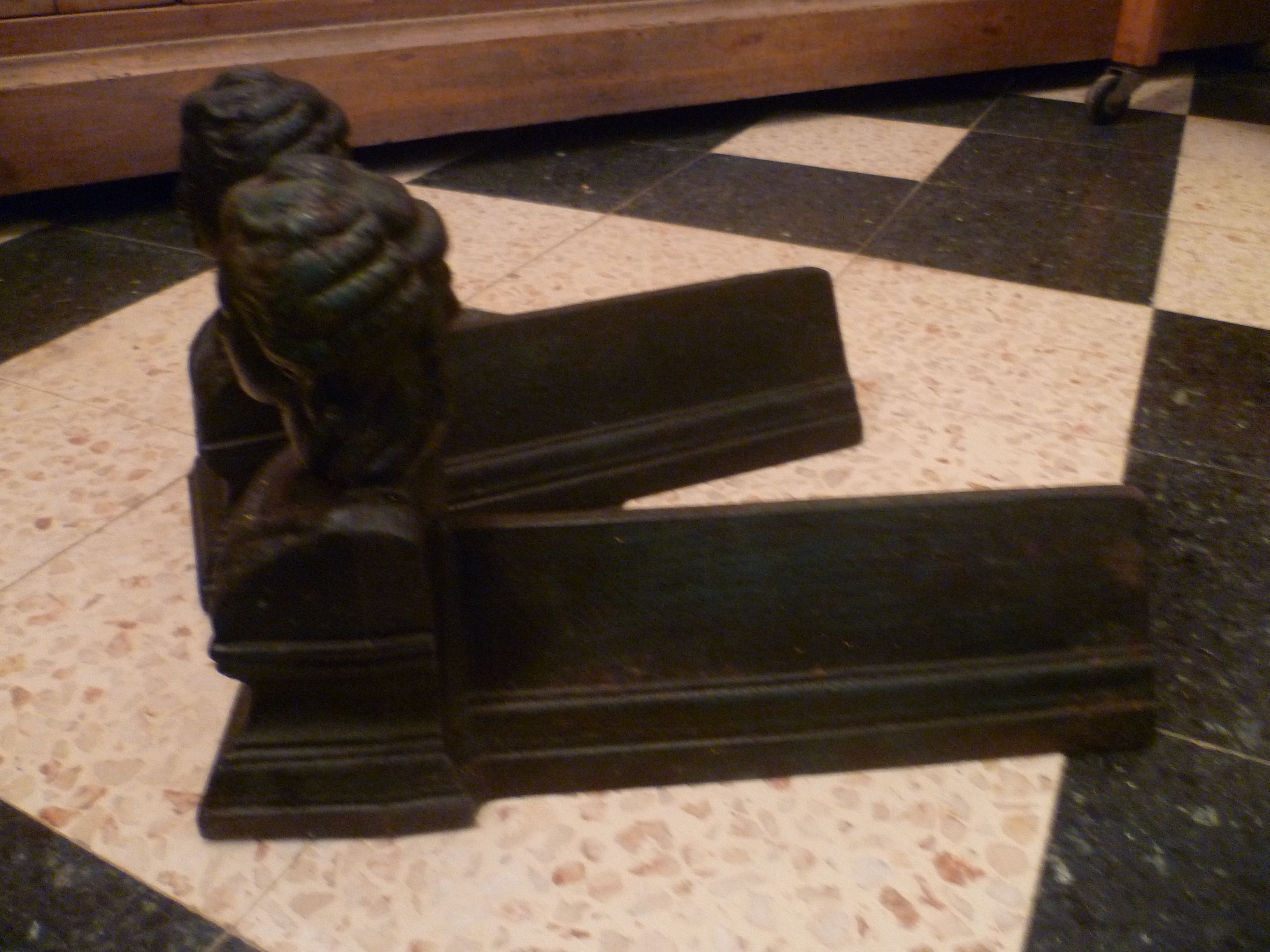 PAIR OF CAST IRON CHENETS pattern "woman with pearl necklace"