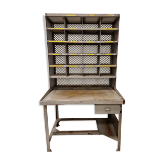 Postal sorting cabinet