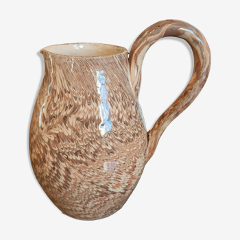 Pitcher in mixed earth of Apt