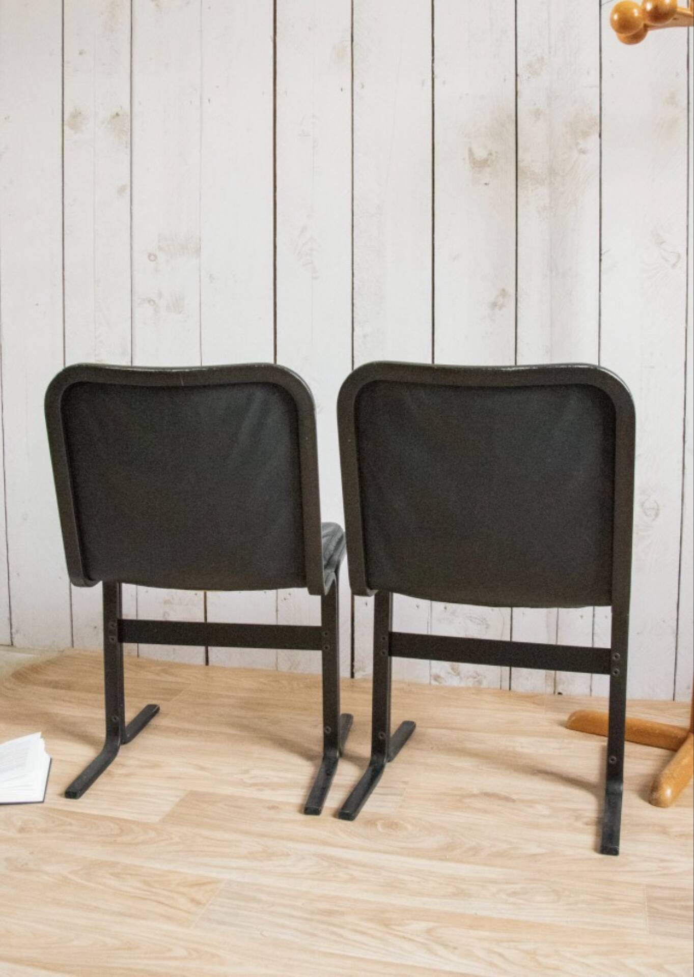 Paire de chaises cuir