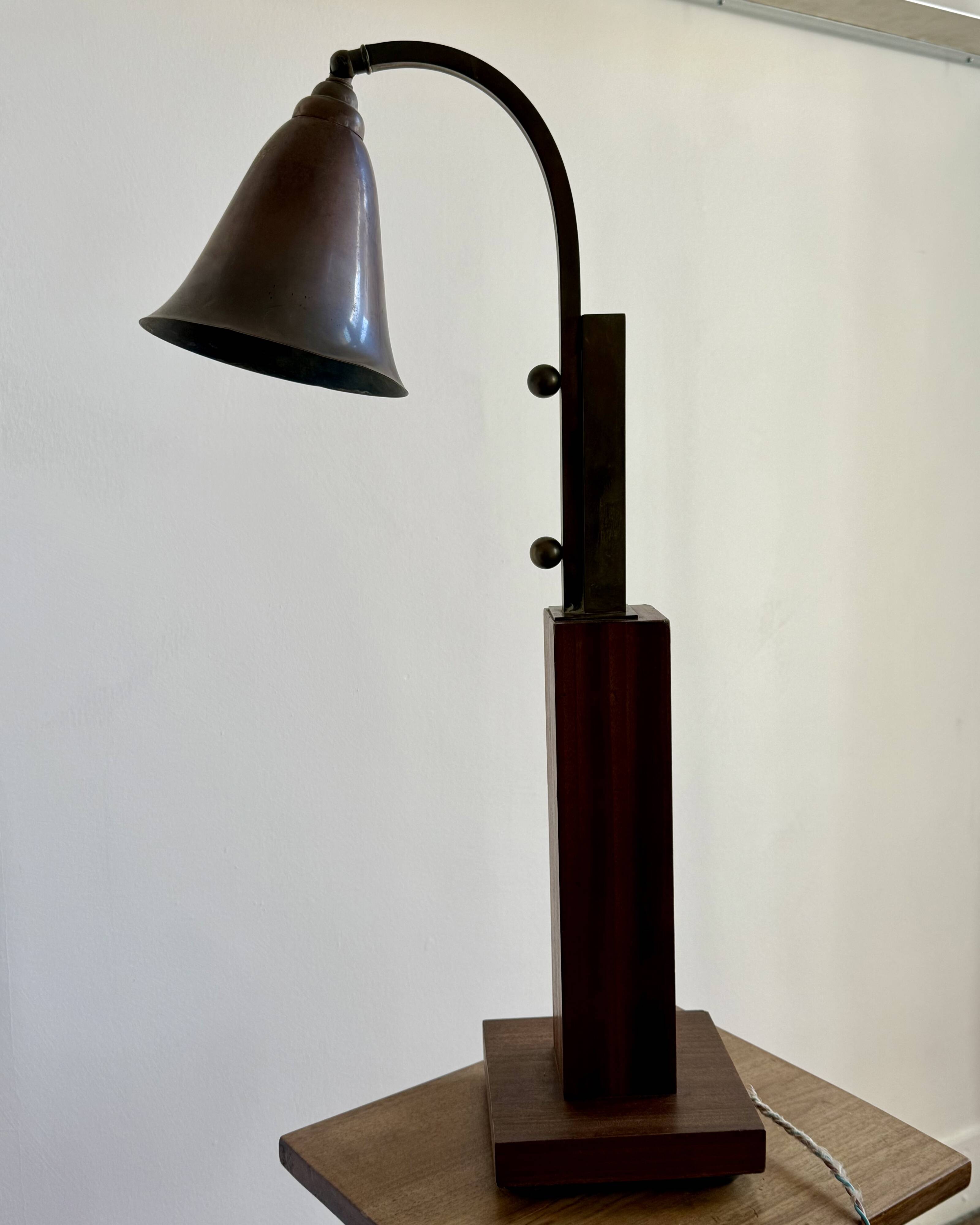 Art Deco table lamp in wood and brass