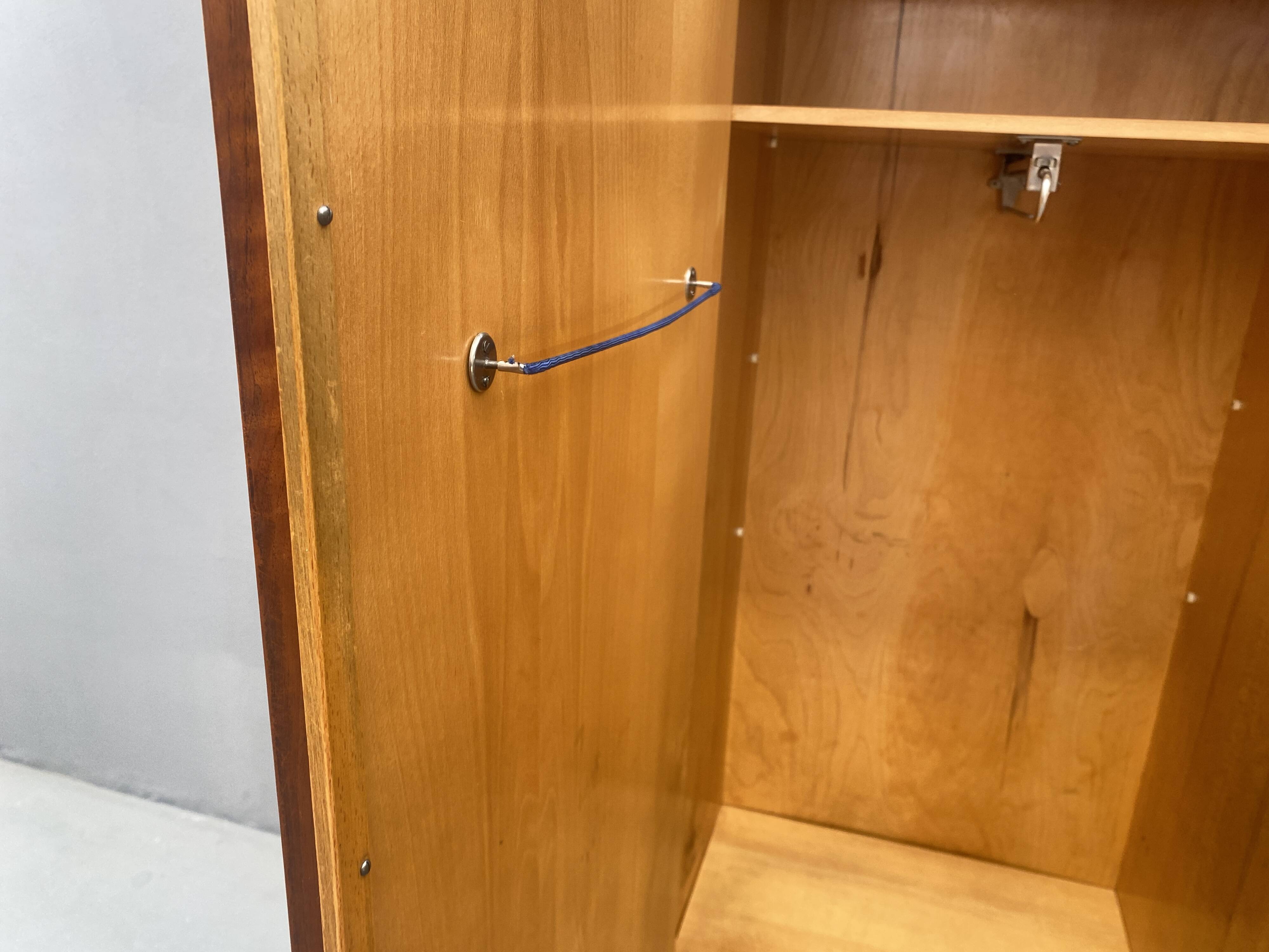 Armoire en noyer de Jitona, années 1970, Tchécoslovaquie