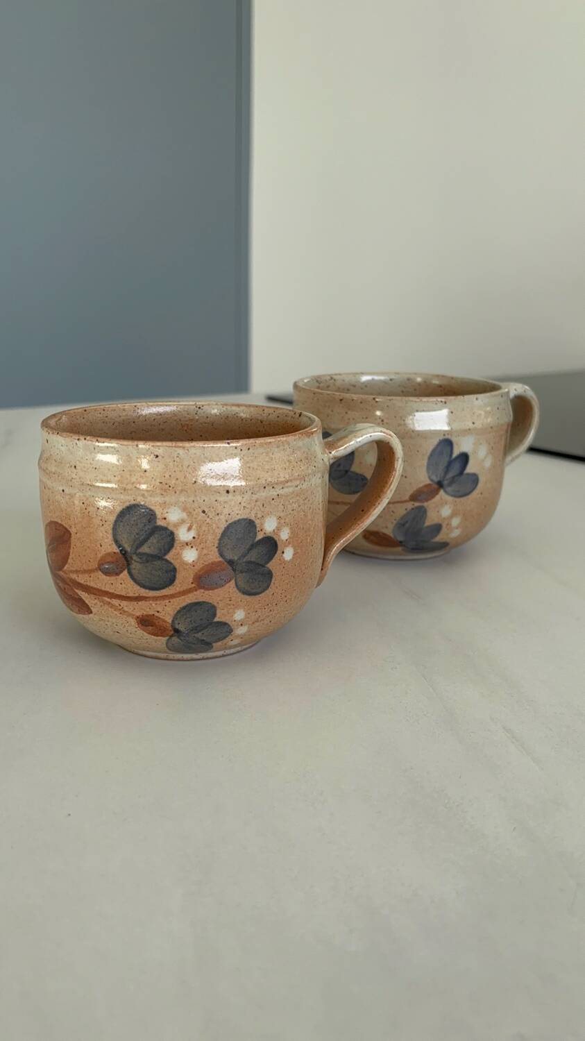 Set of 2 large vintage stoneware mugs from Atelier du Marais – Flower mugs