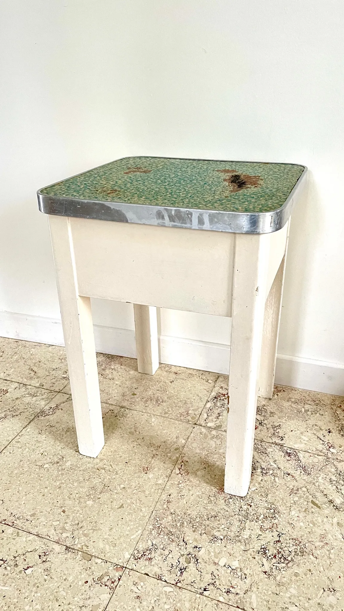 VINTAGE WOOD STOOL CHEST