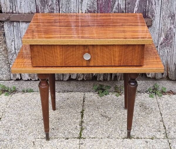 Petite table de nuit bois vernis, années 50.