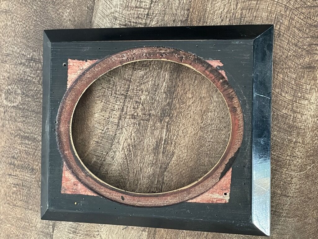 2 oval frames from the 19th century