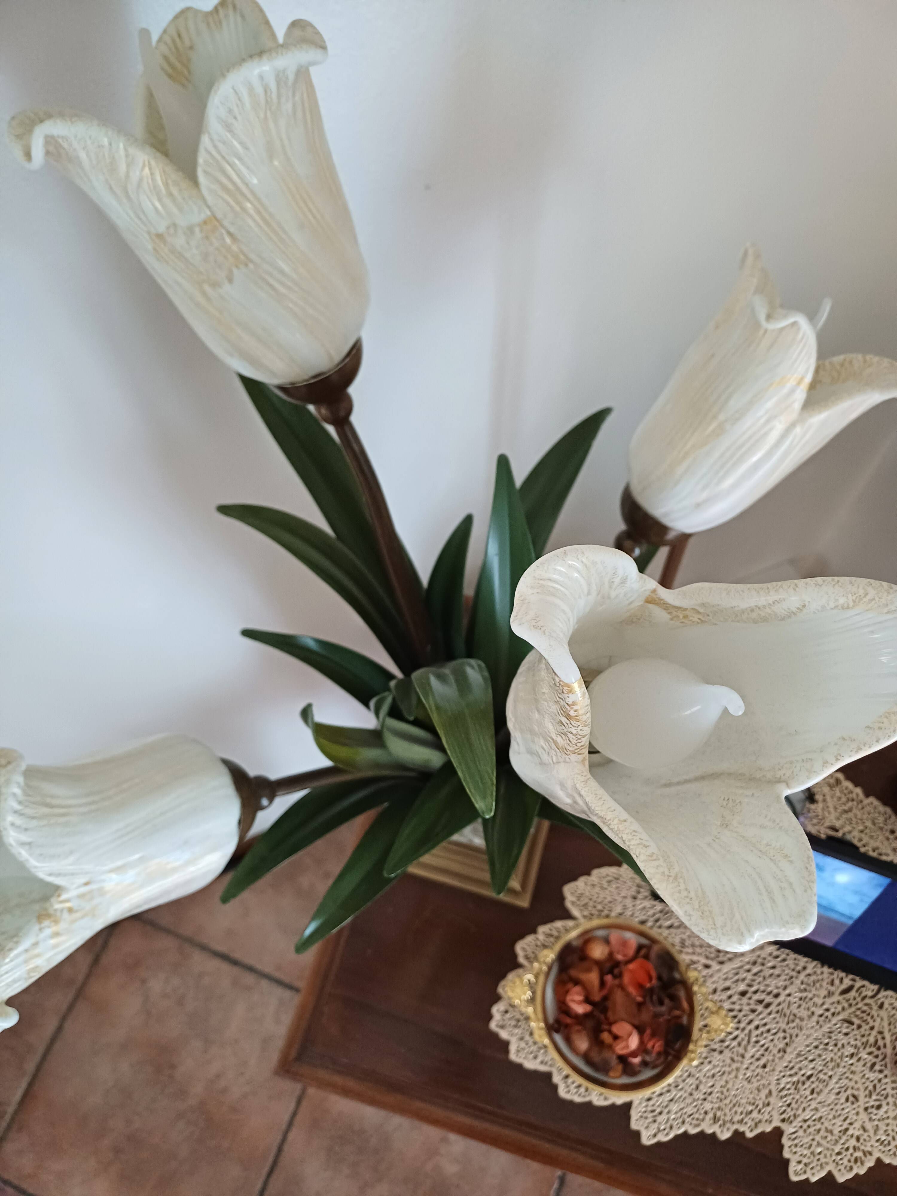 tulipe lamp  Tulip lampe, white gold glitter Murano glass petals