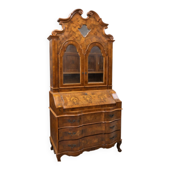Important secretary desk in Venetian style, Louis XV, made of marquetry walnut.