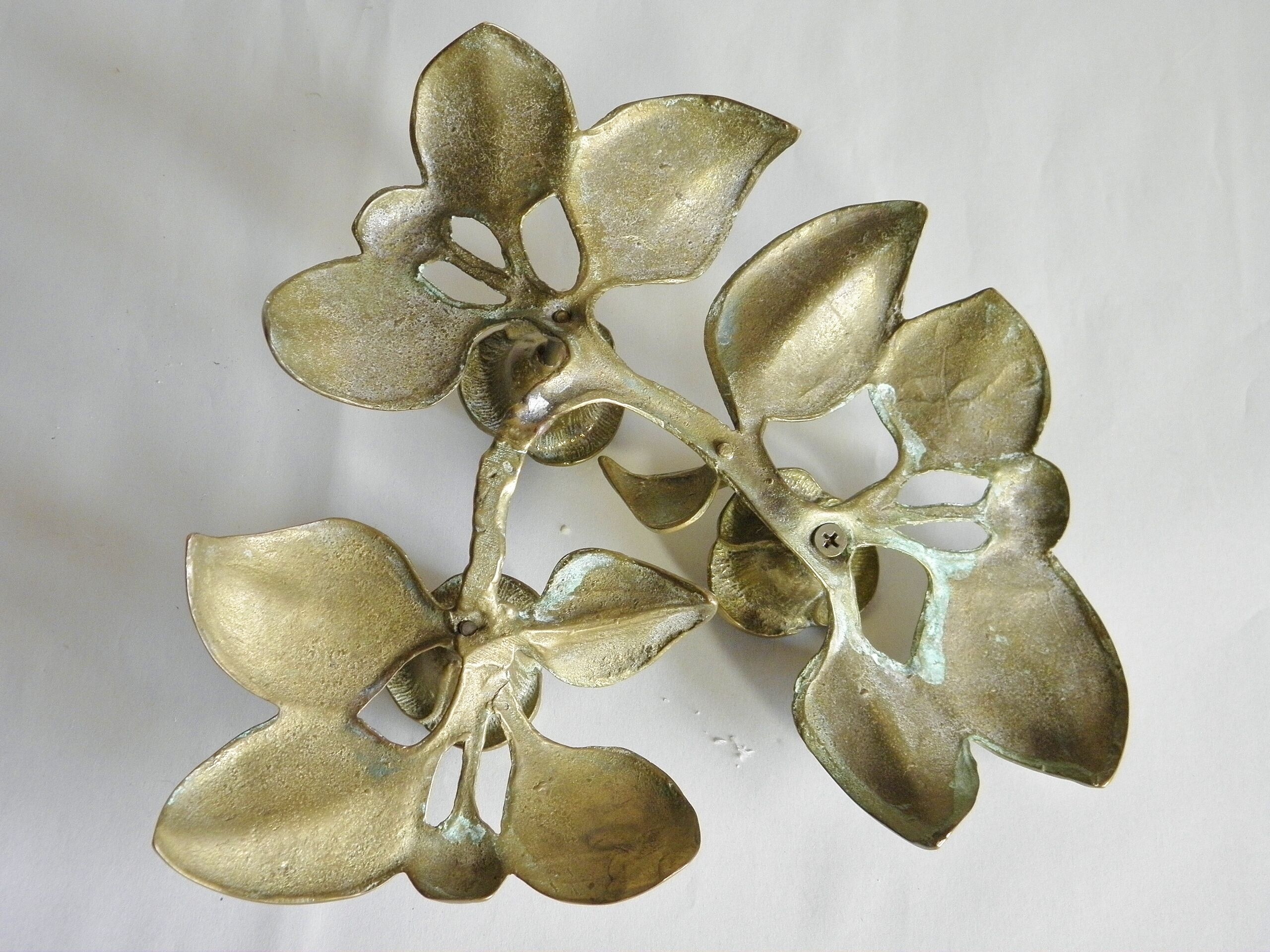 Chandelier "camelia" in brass 70s