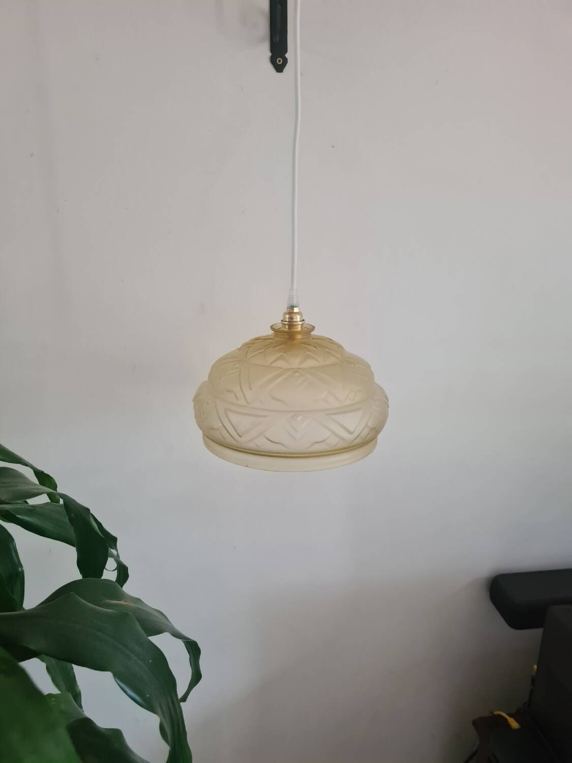 Light yellow Art Deco lampshade pendant light