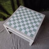 Checkered coffee table and two stools