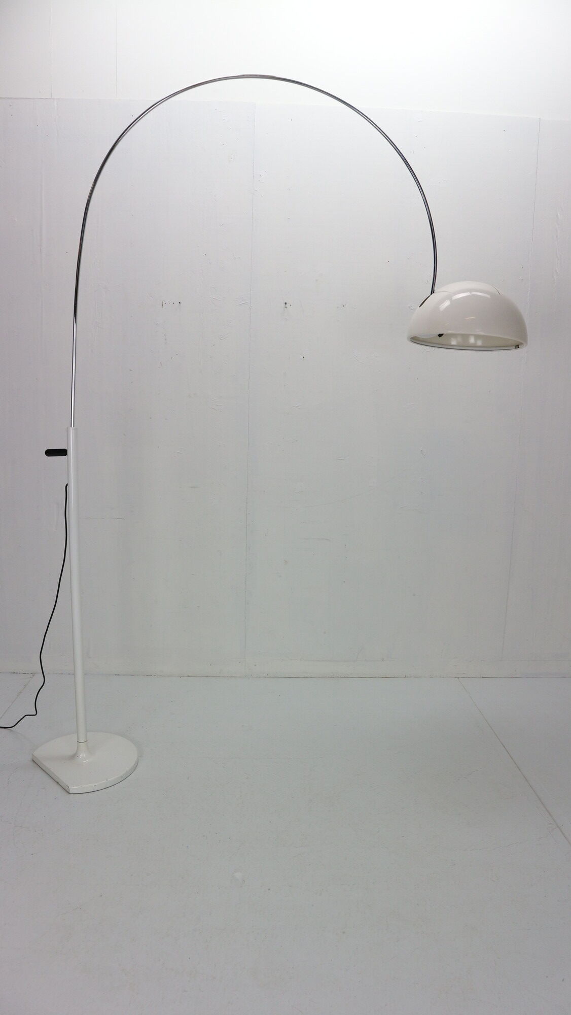 Floor lamp "Coupe" Joe Colombo for Oluce Production 1967, Italy