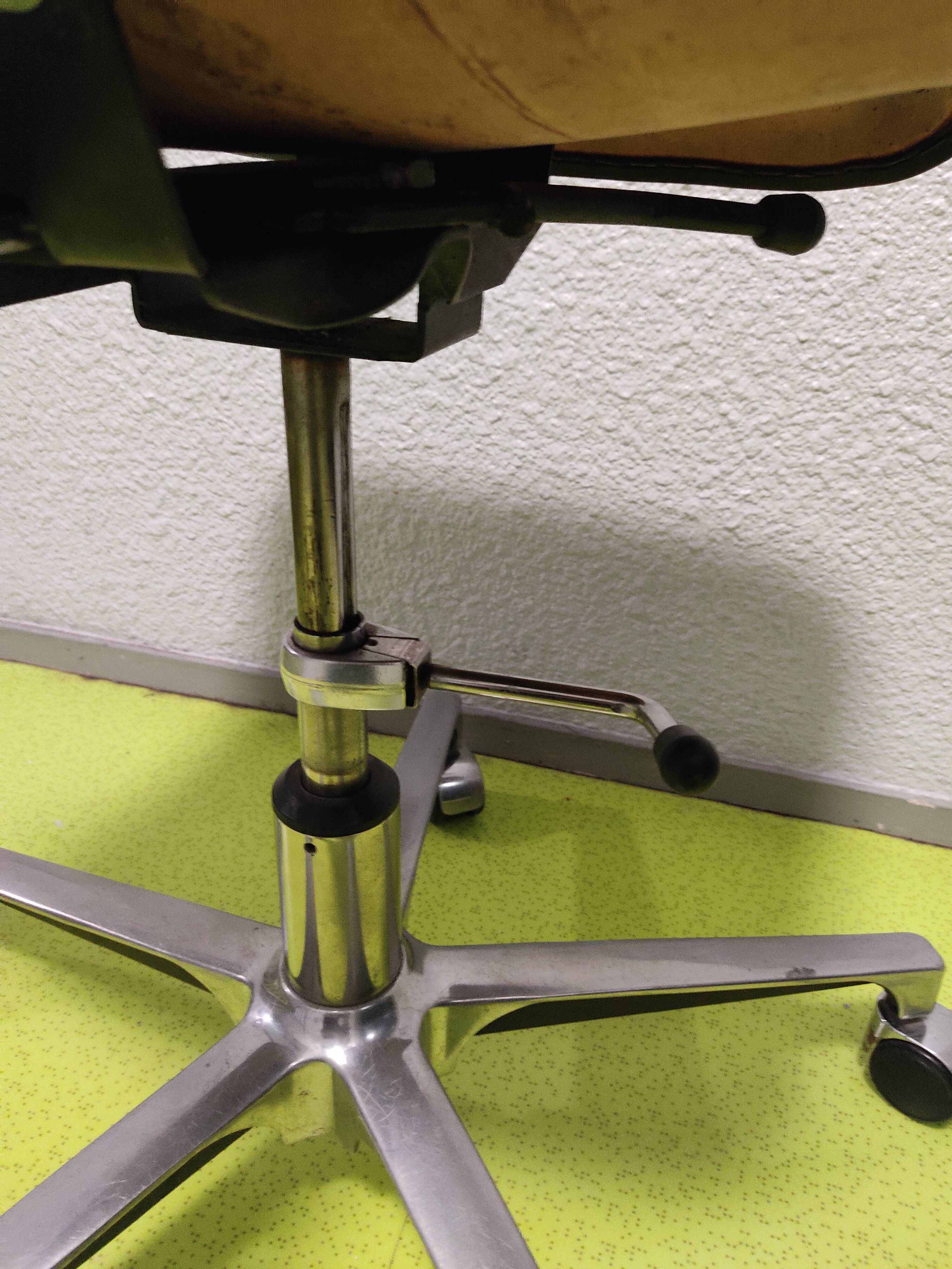 Vintage office chair 1970