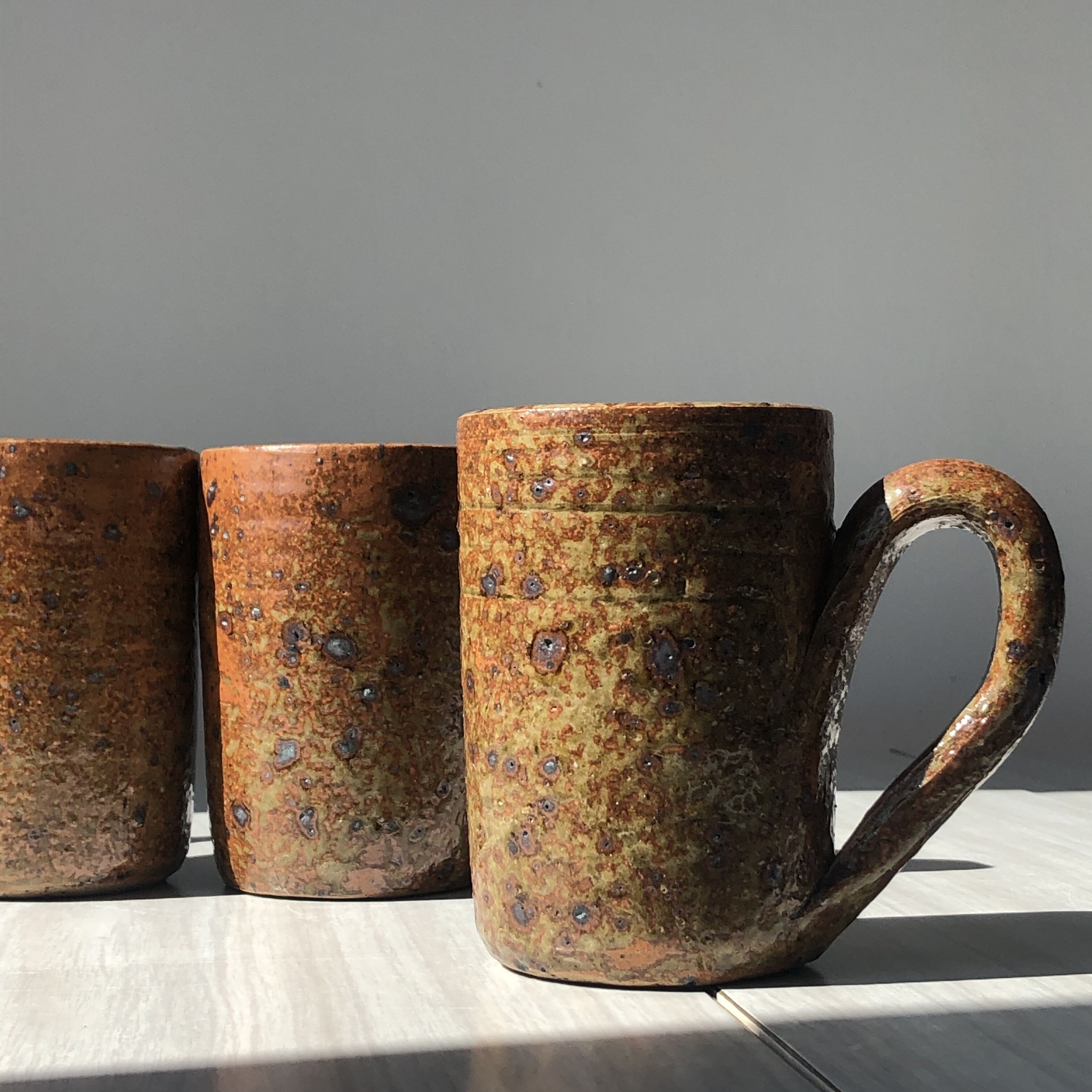 Lot de 3 mugs/tasses en grès pyrité