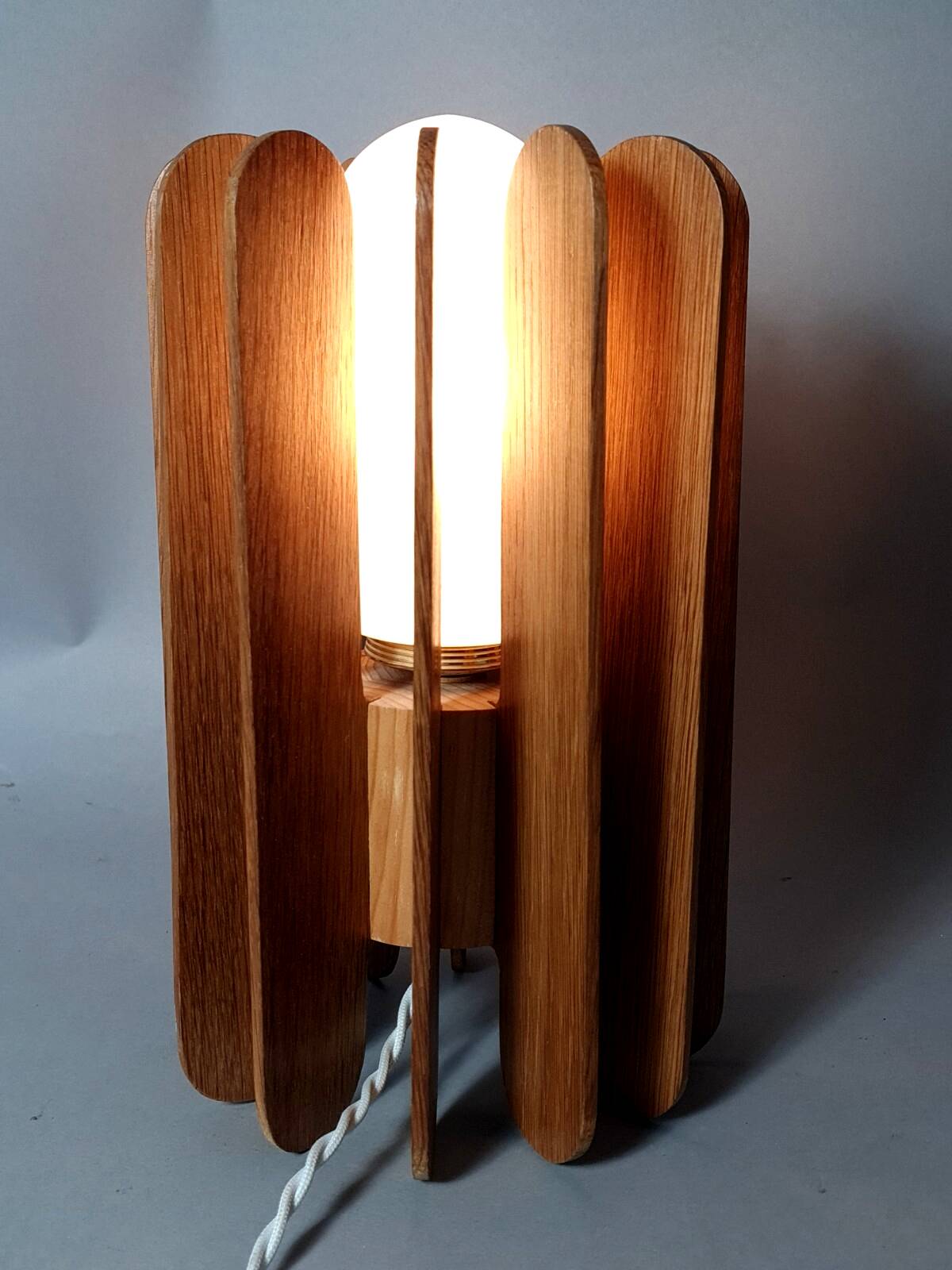 Scandinavian style wooden table lamp, 31x19 cm C564