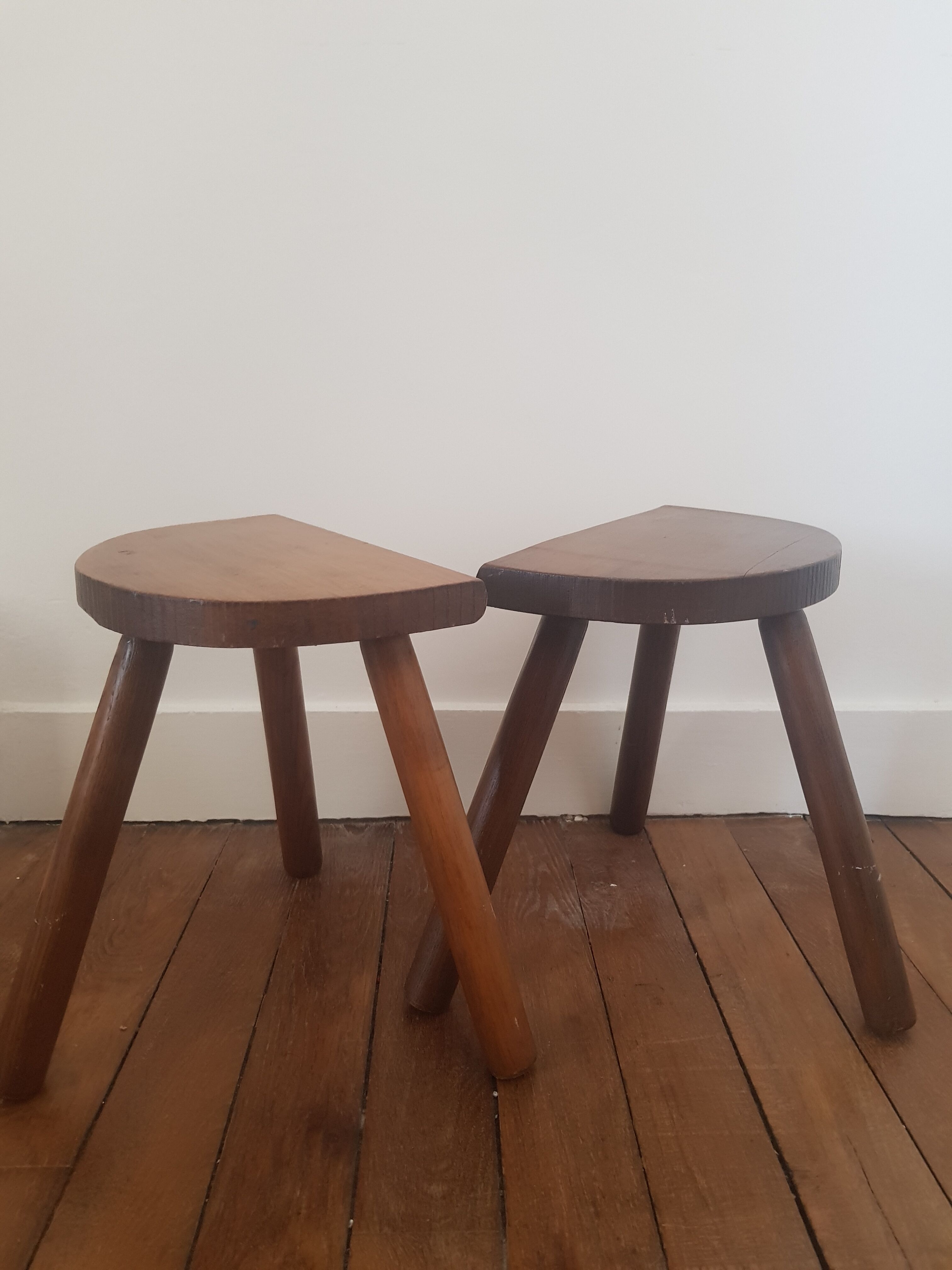 Set of 2 tripod stools