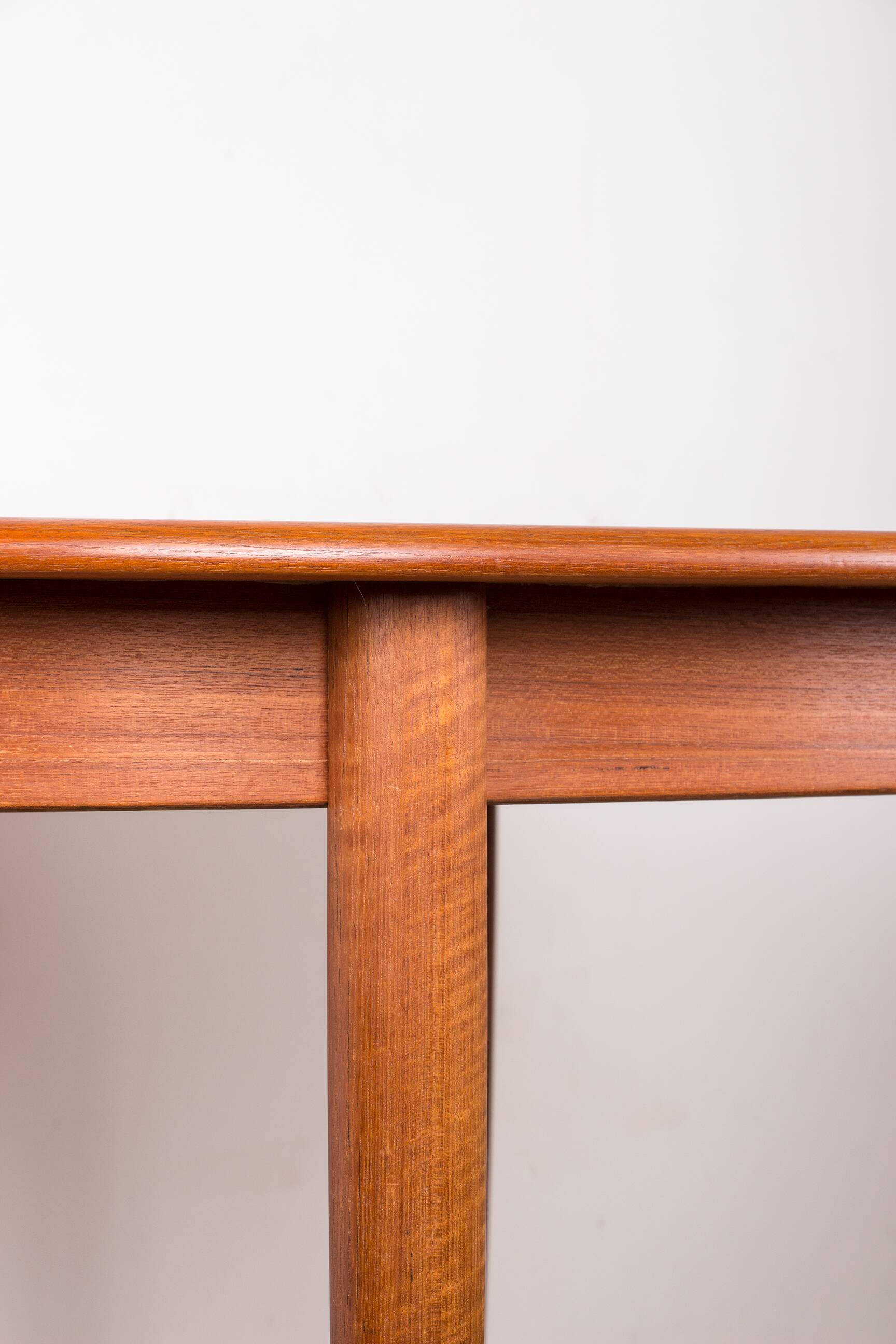 Danish oval teak dining table by Gudme Mobelfabrik 1960.