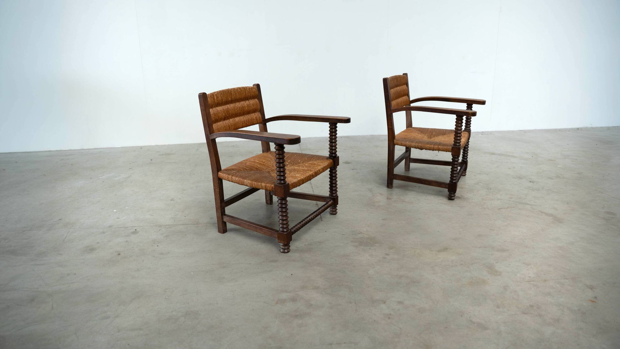 2 fauteuils dans le style de Charles Dudouyt