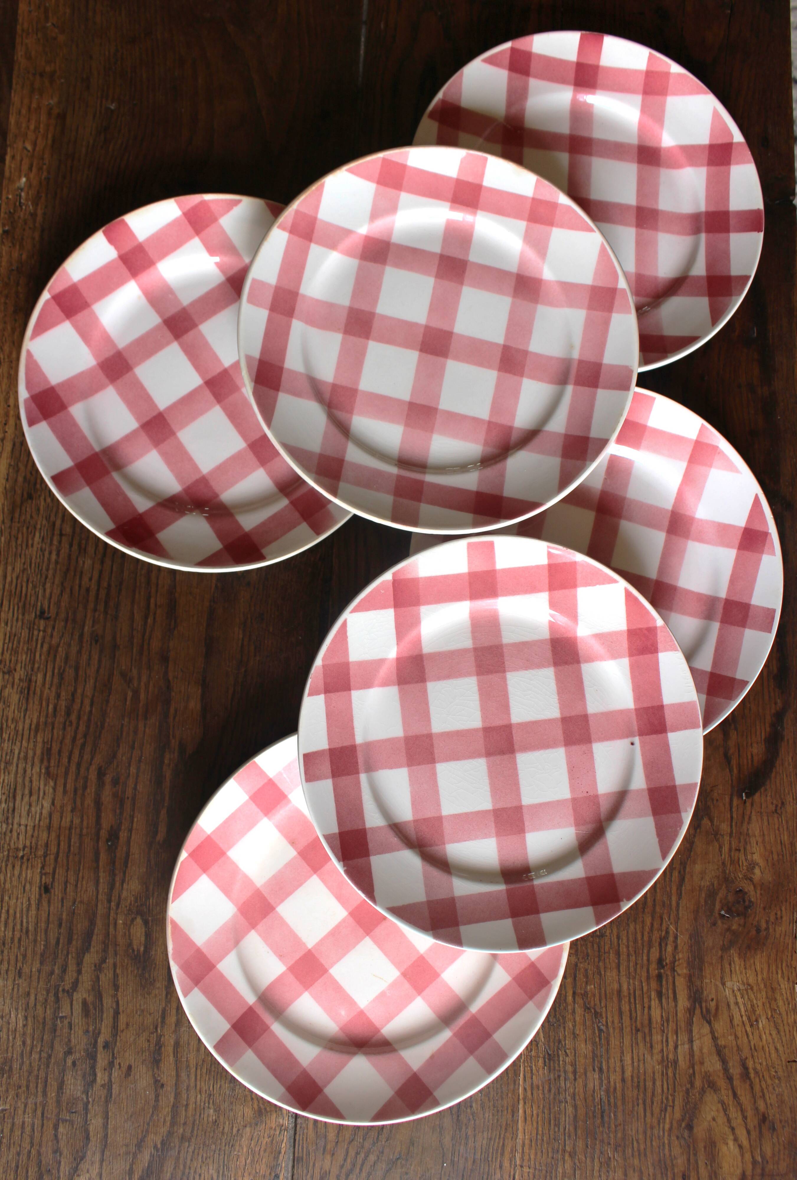 A set of 6 flat plates Nappe Rose Moulin des Loups