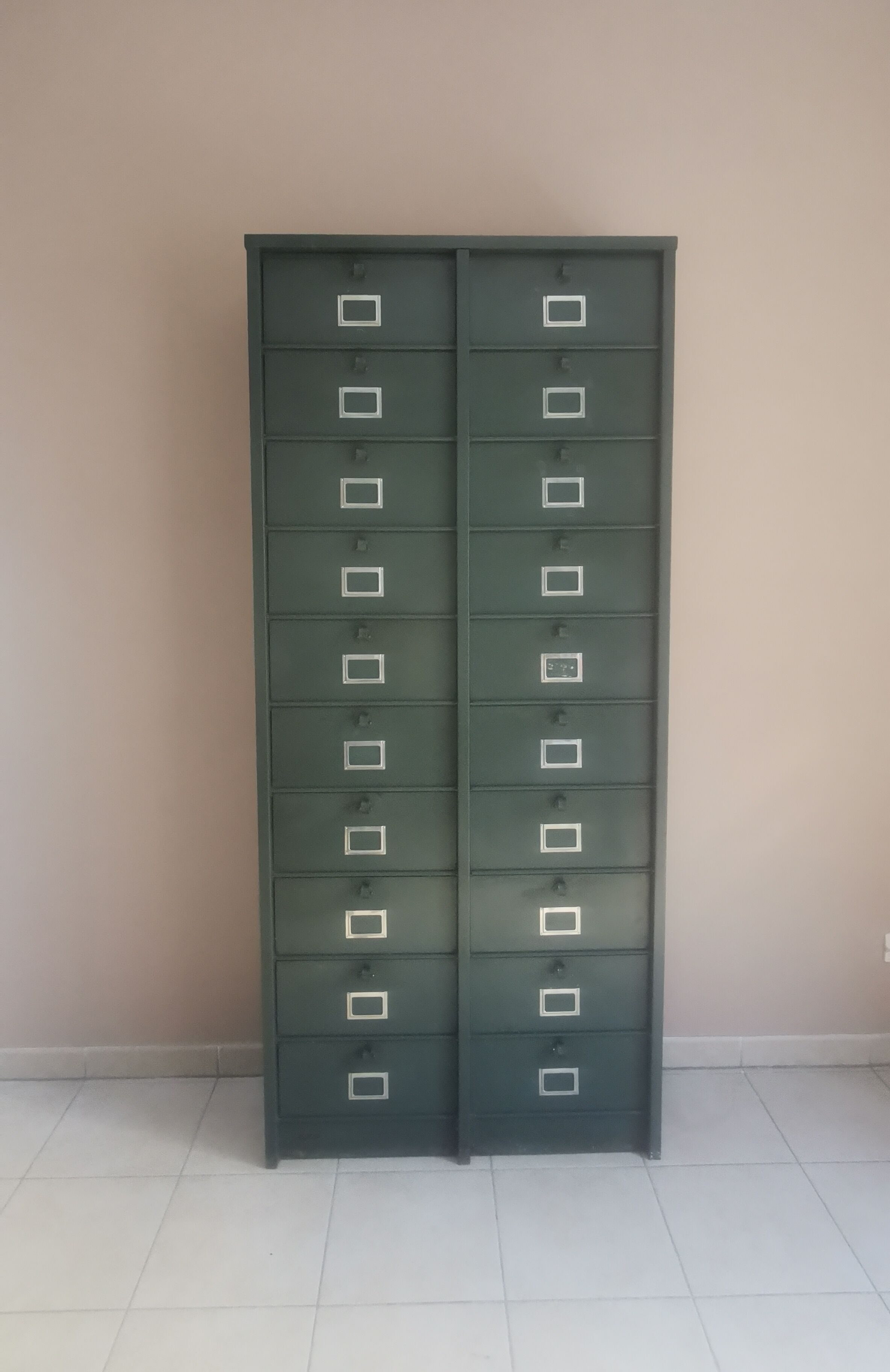Strafor metal valve cabinet