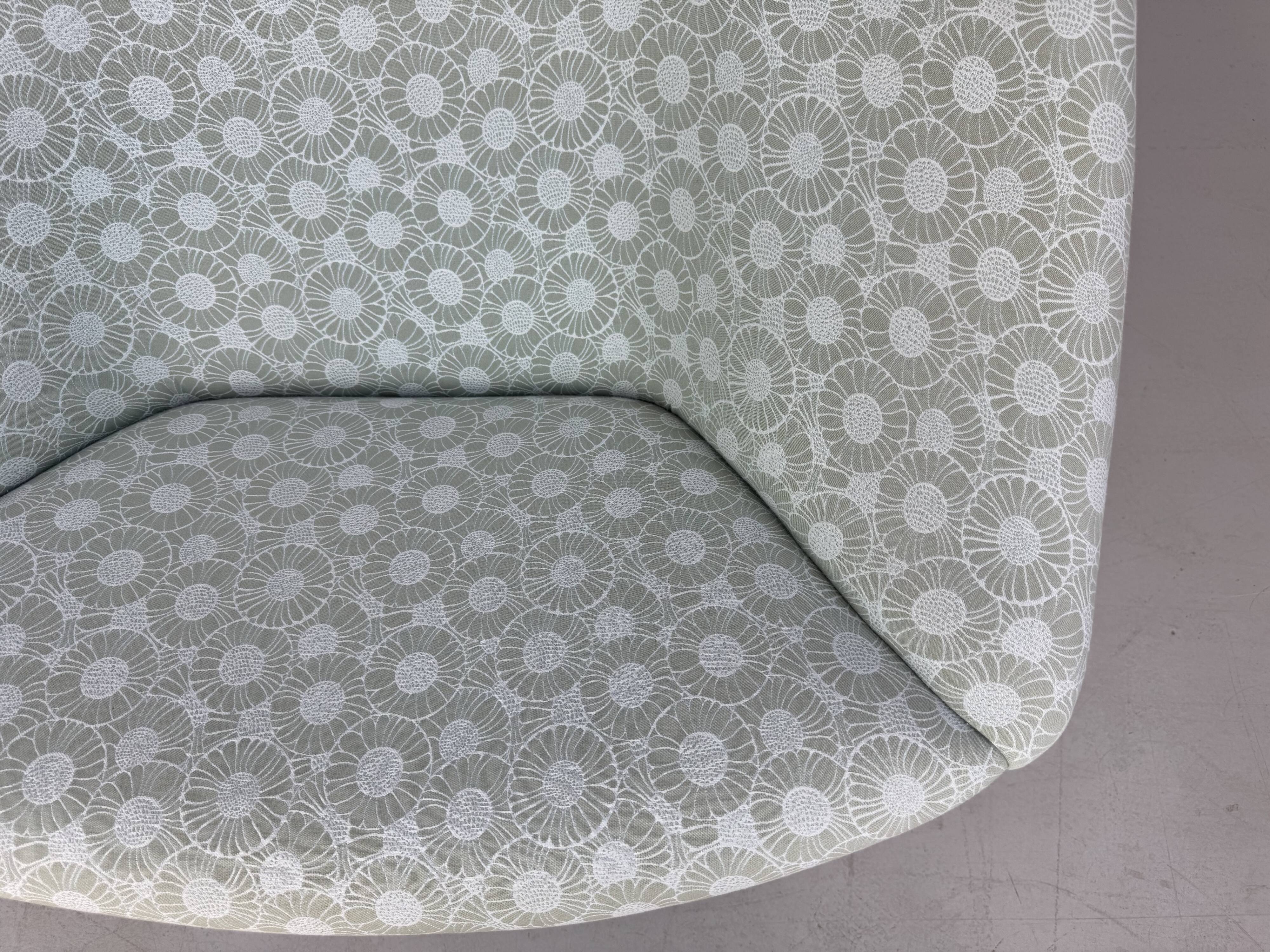 Artifort Chair "oyster by Pierre Paulin