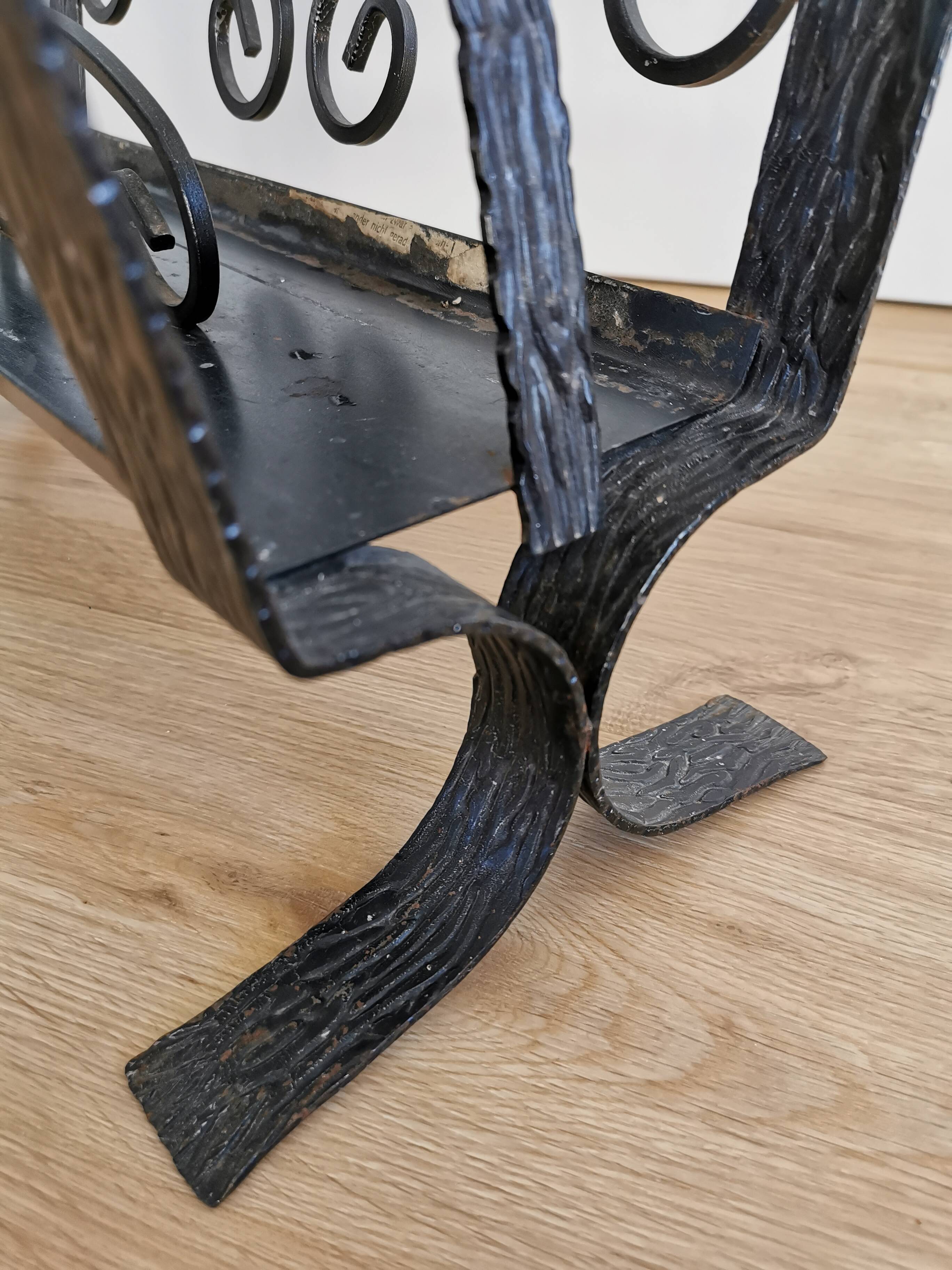 Porte-revues vintage en fonte