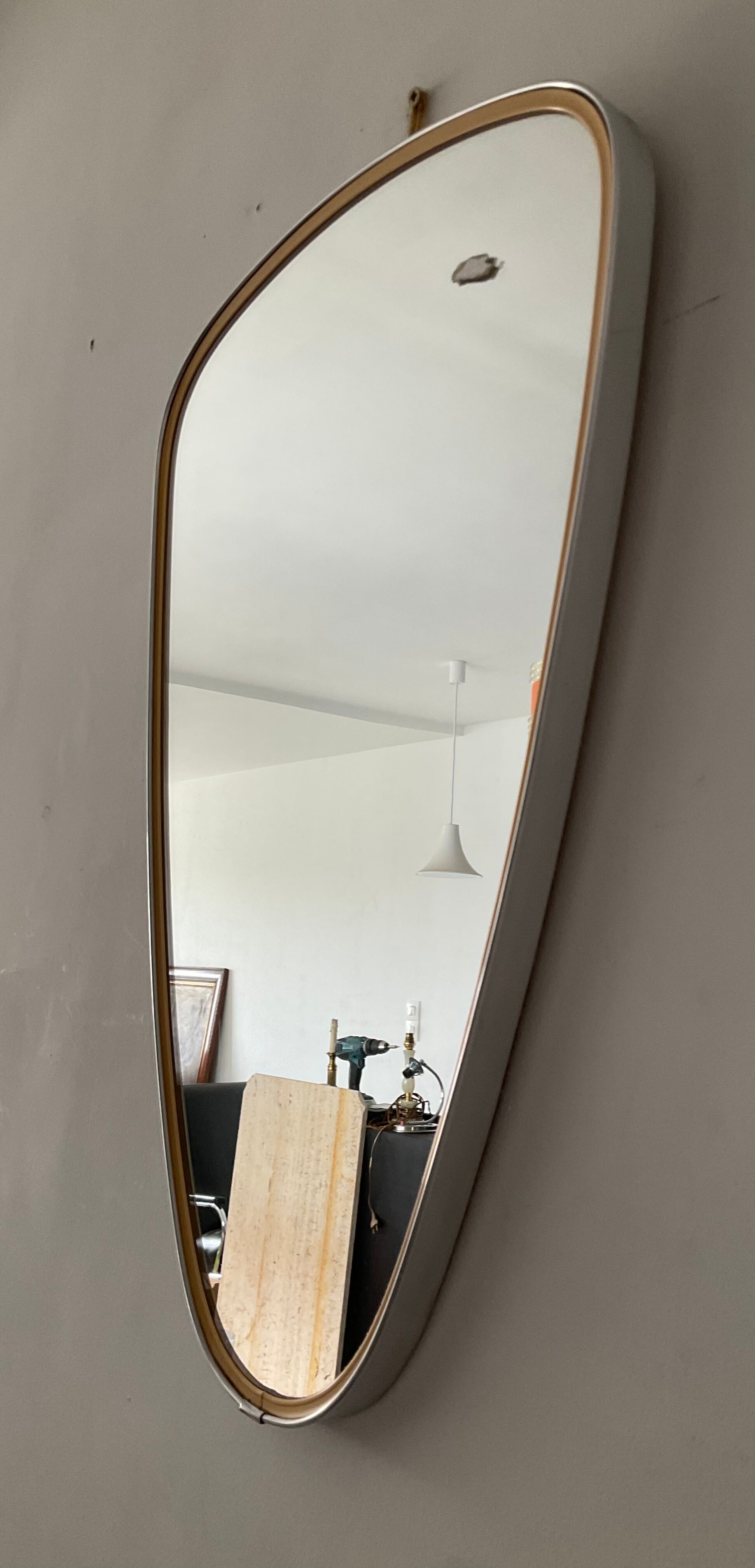 Asymmetrical mirror Deknudt from the 60s