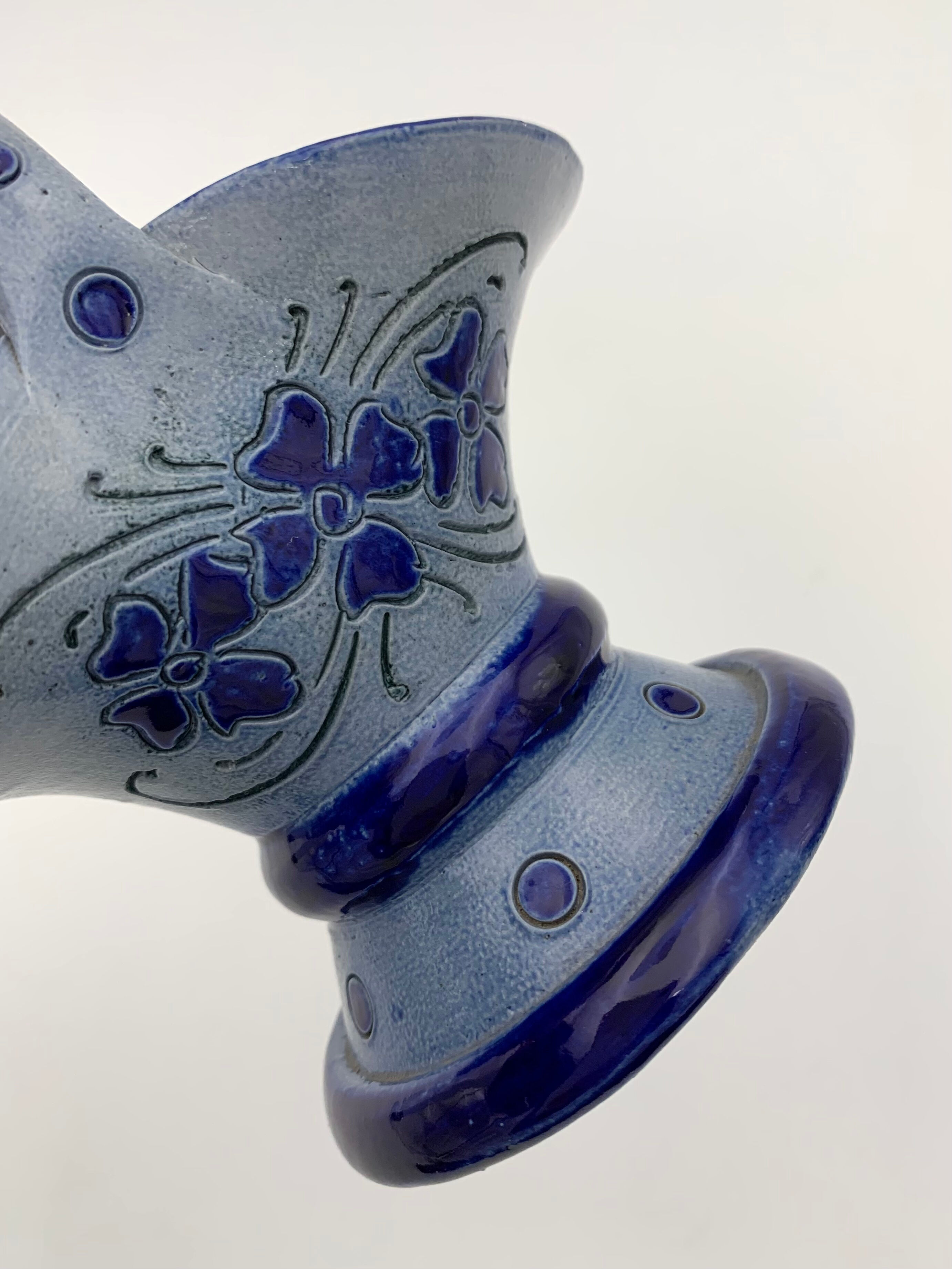 Vintage basket in traditional Alsace stoneware, cobalt blue flower patterns - 1970s.