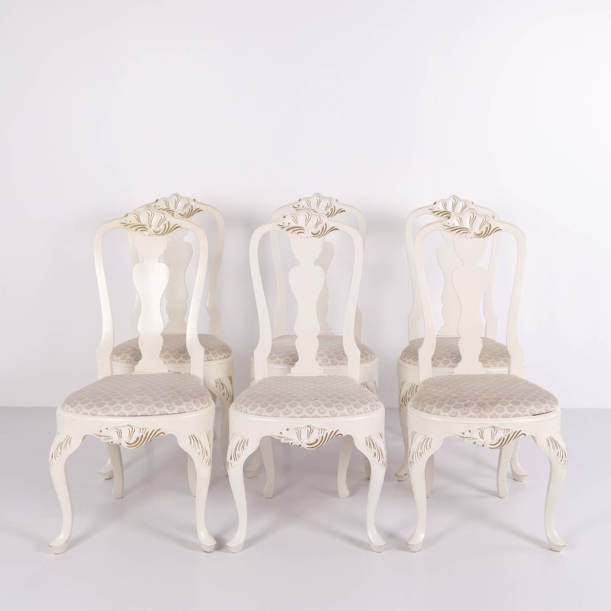 Set of six dining chairs - Neo Rococo style - white painted with decorative details - 1920s