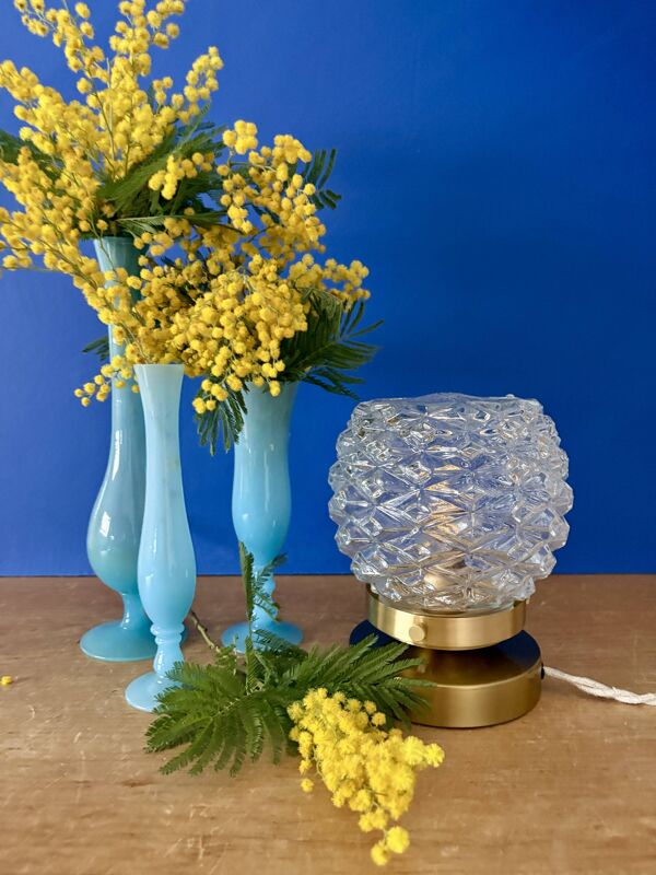 Lampe à poser globe vintage en verre moulé