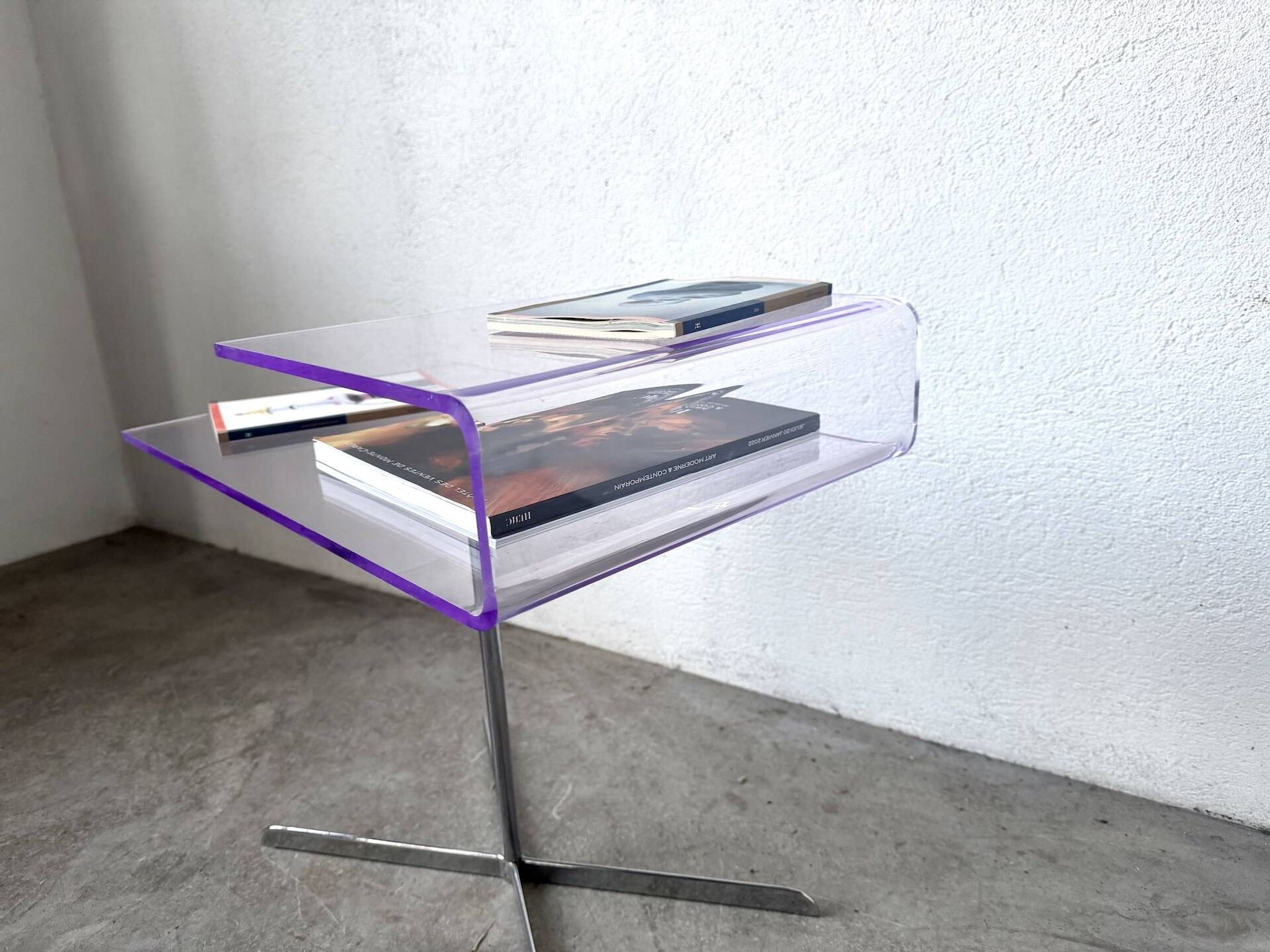 Table d'appoint en acrylique transparent et chrome, années 70