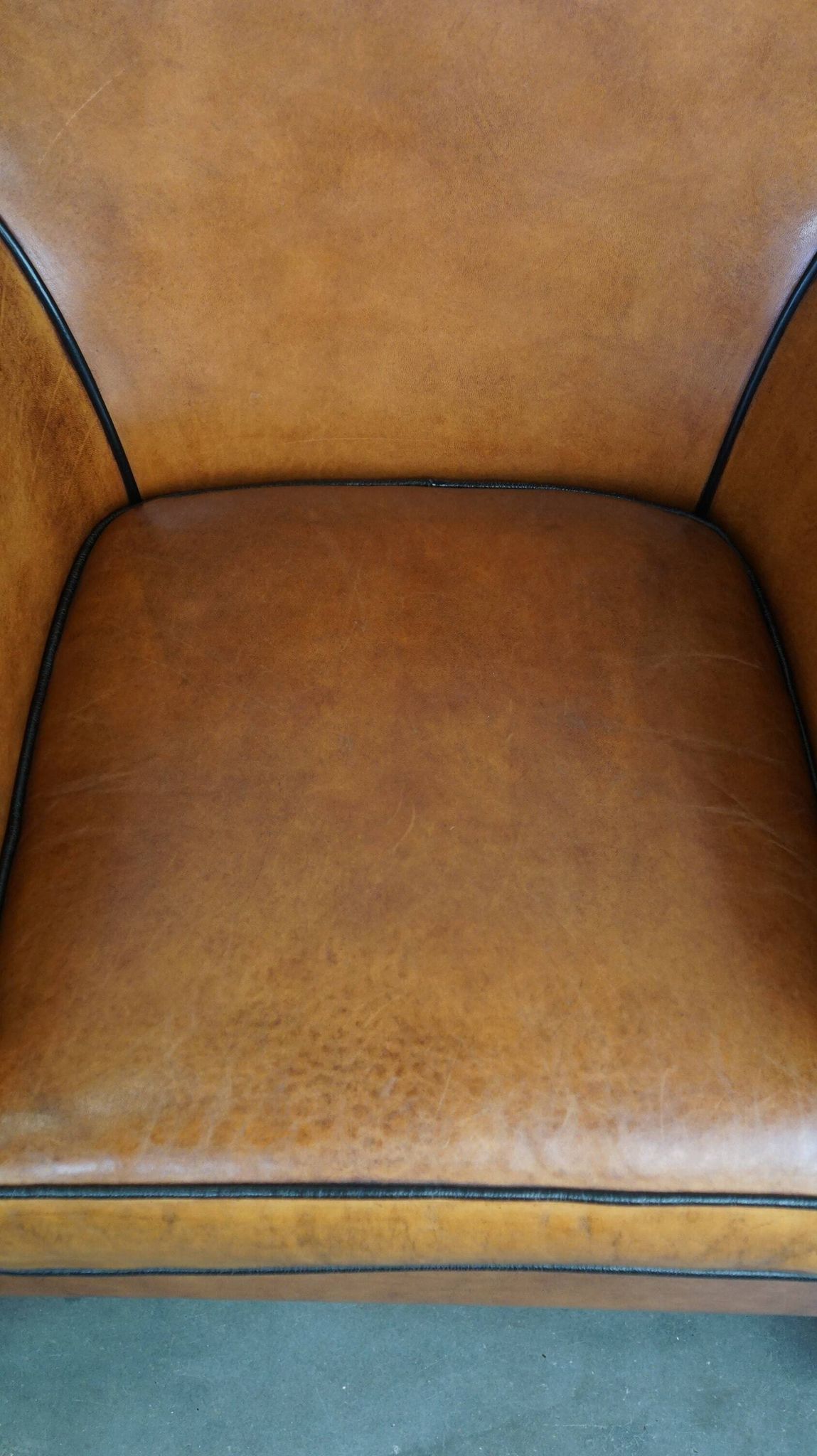 Fauteuil en cuir de mouton à l'aspect luxueux