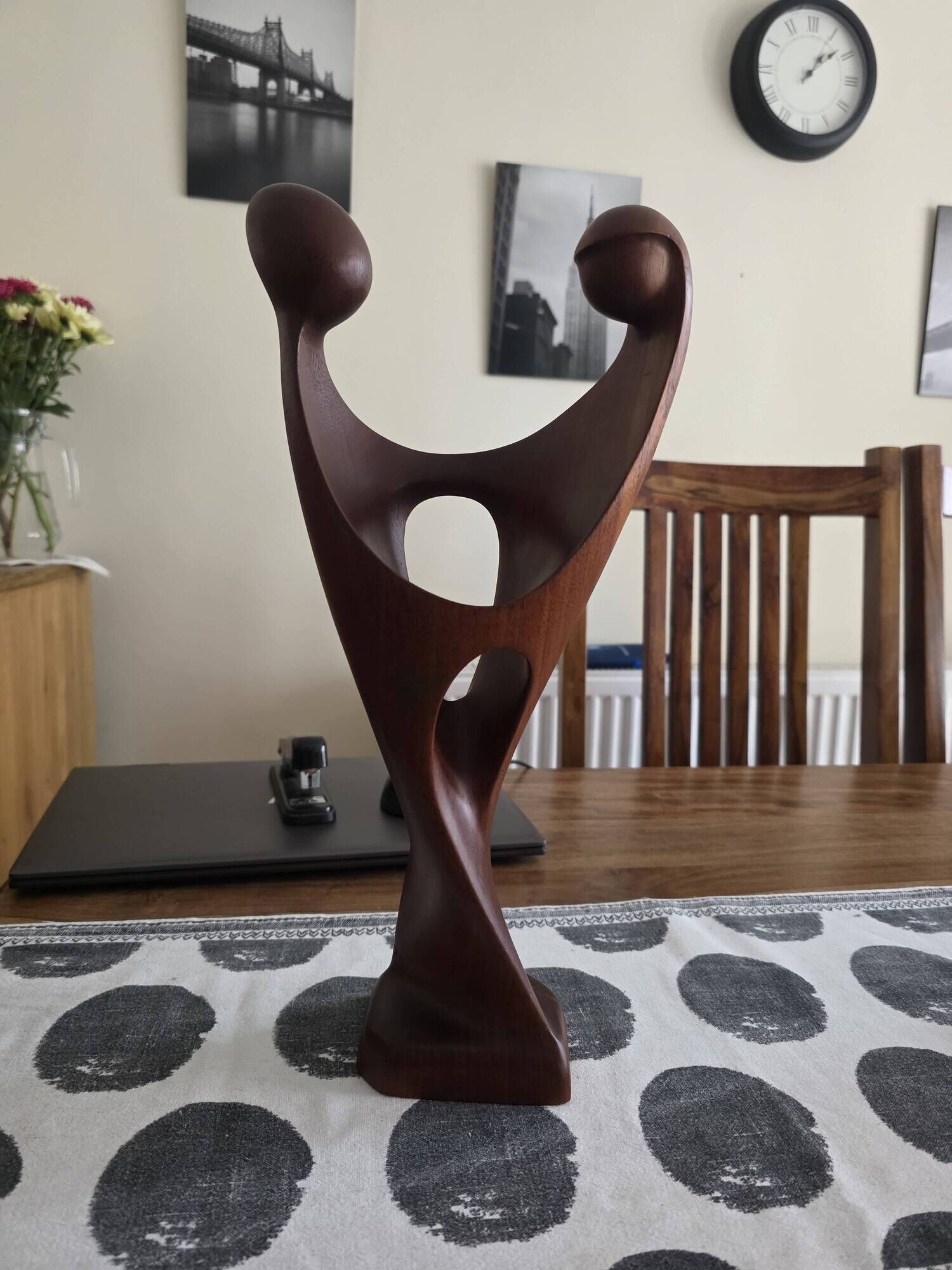 "Lovers" abstract sculpture designed by Simon Randers