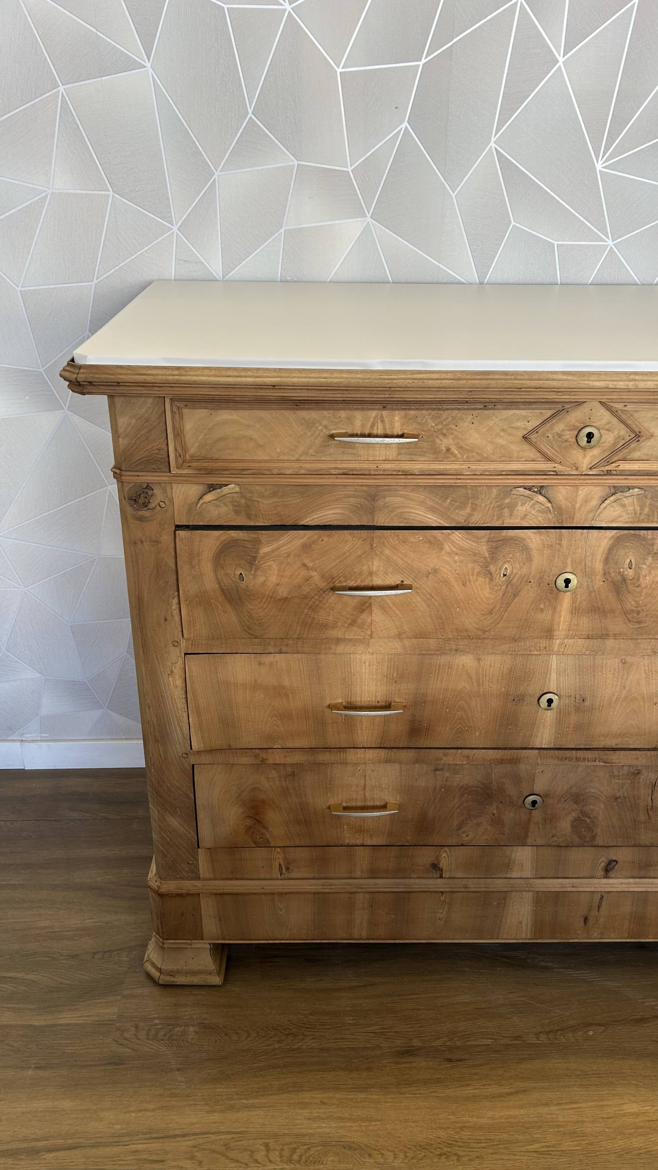 Antique 4-drawer airbrushed chest of drawers