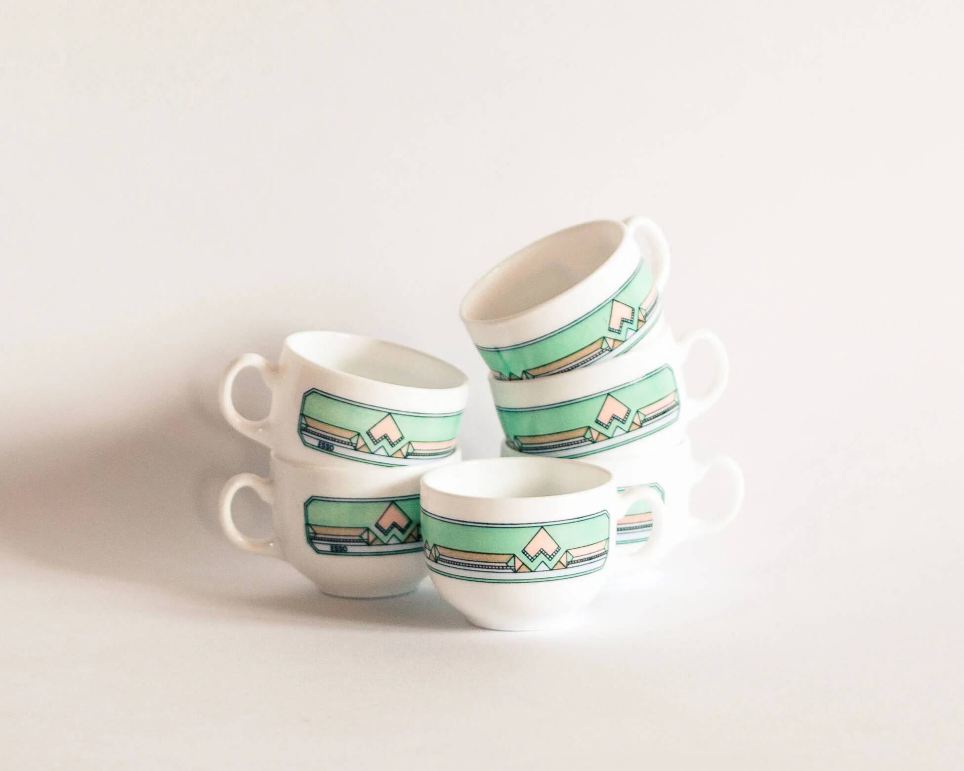 Tasses géométriques vert menthe Arcopal Esso
