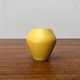 Small minimalist workshop pottery from mid-century in yellow by Bückeburg Keramik, 1960s.
