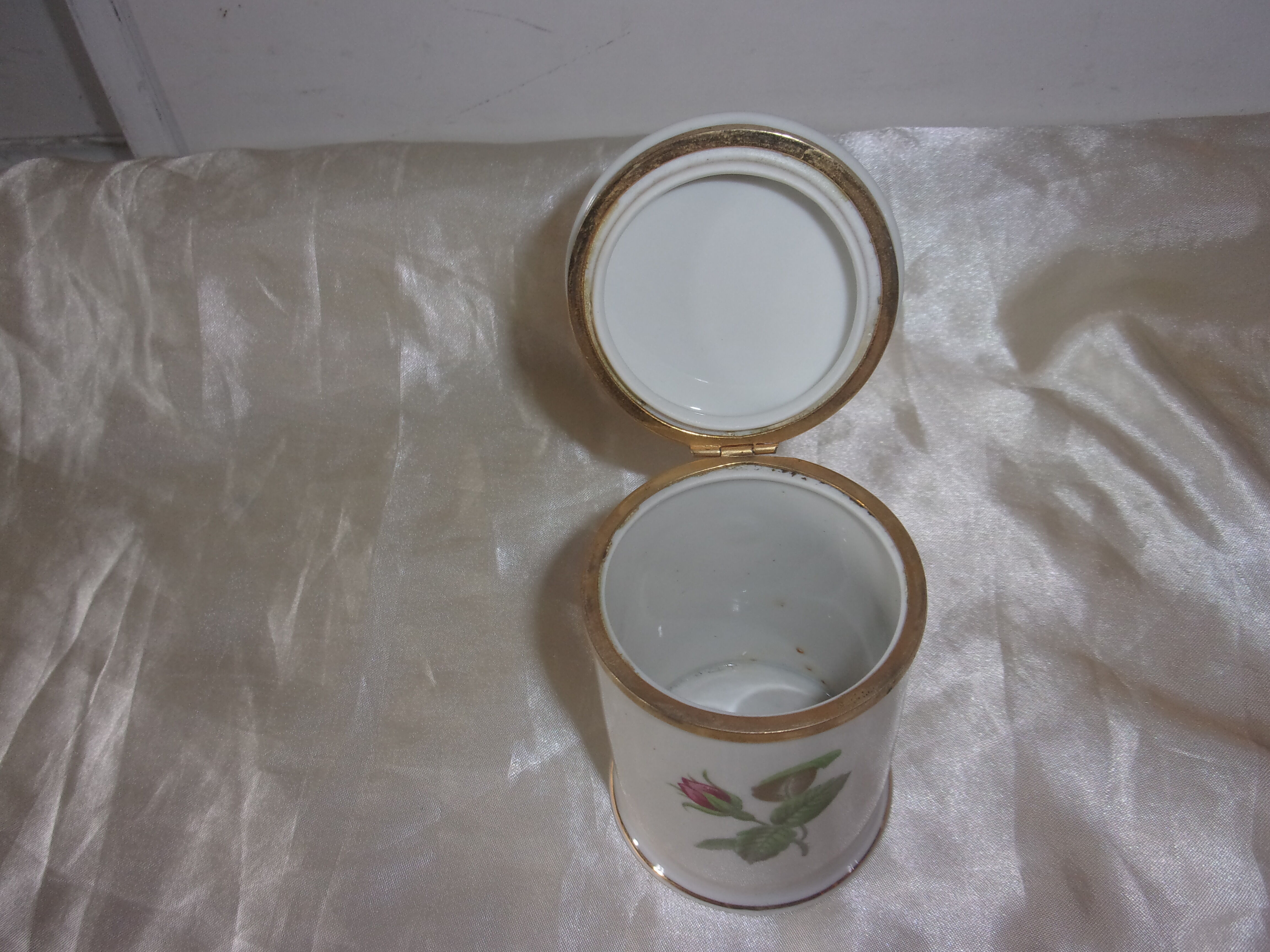 Paris porcelain pharmacy pot